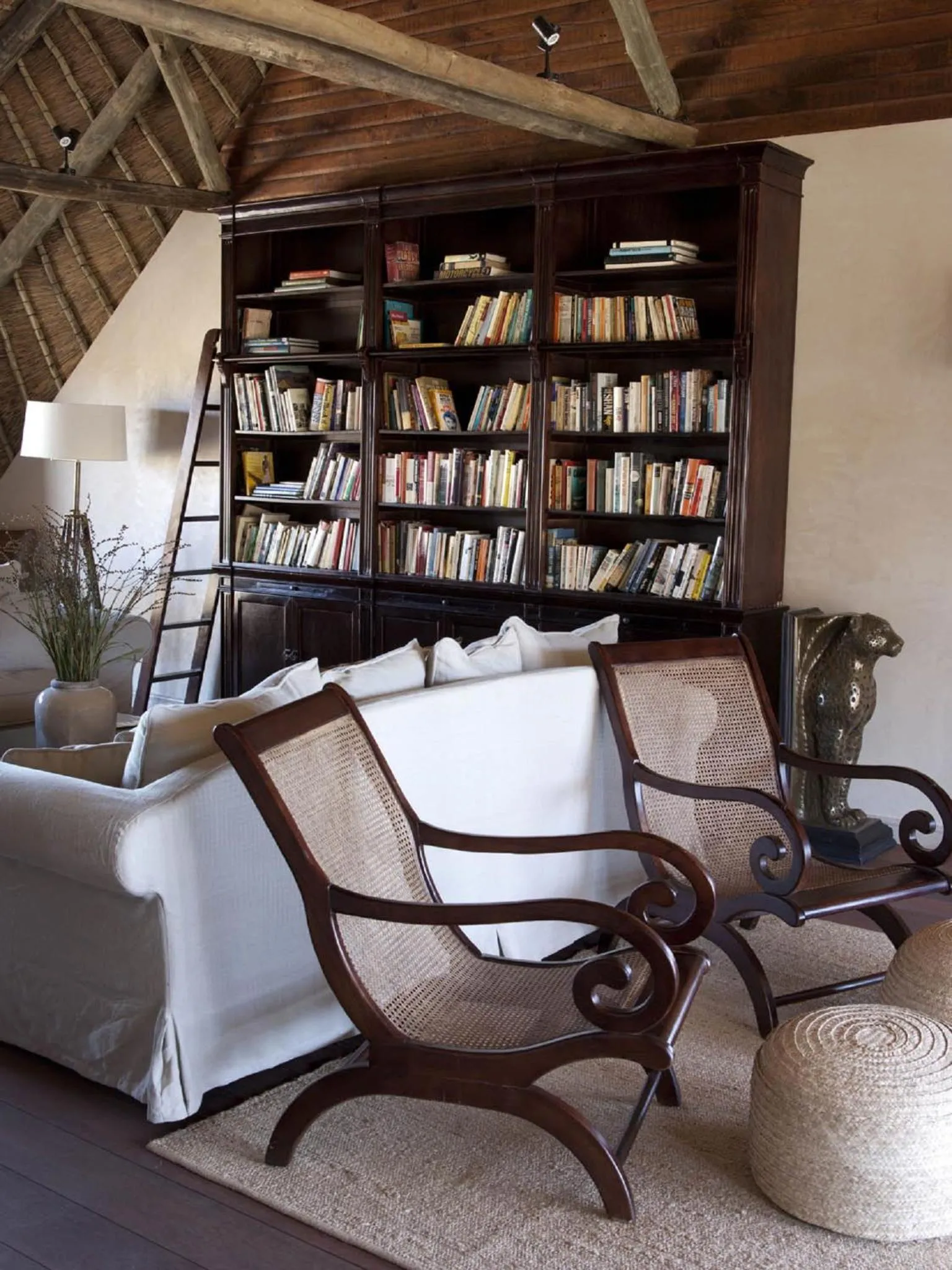 Communal lounge/ TV room in Tutwa Desert Lodge
