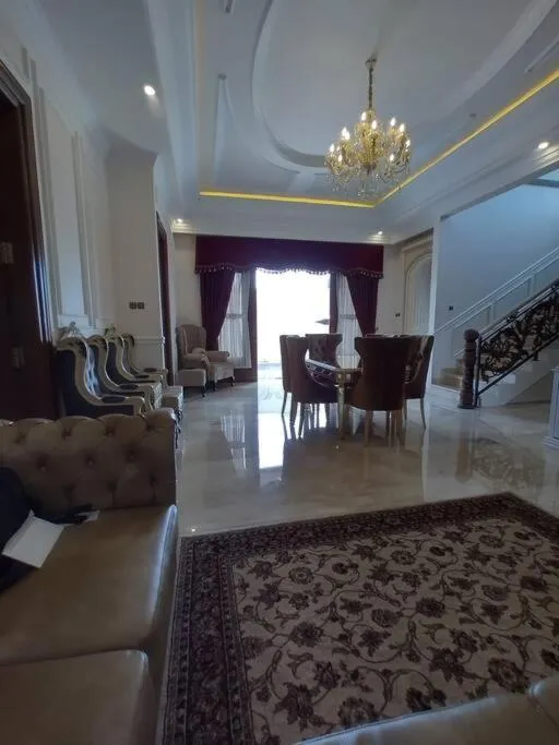 Villa Syariah Muvida dengan Kolam Renang di Tengah Kota