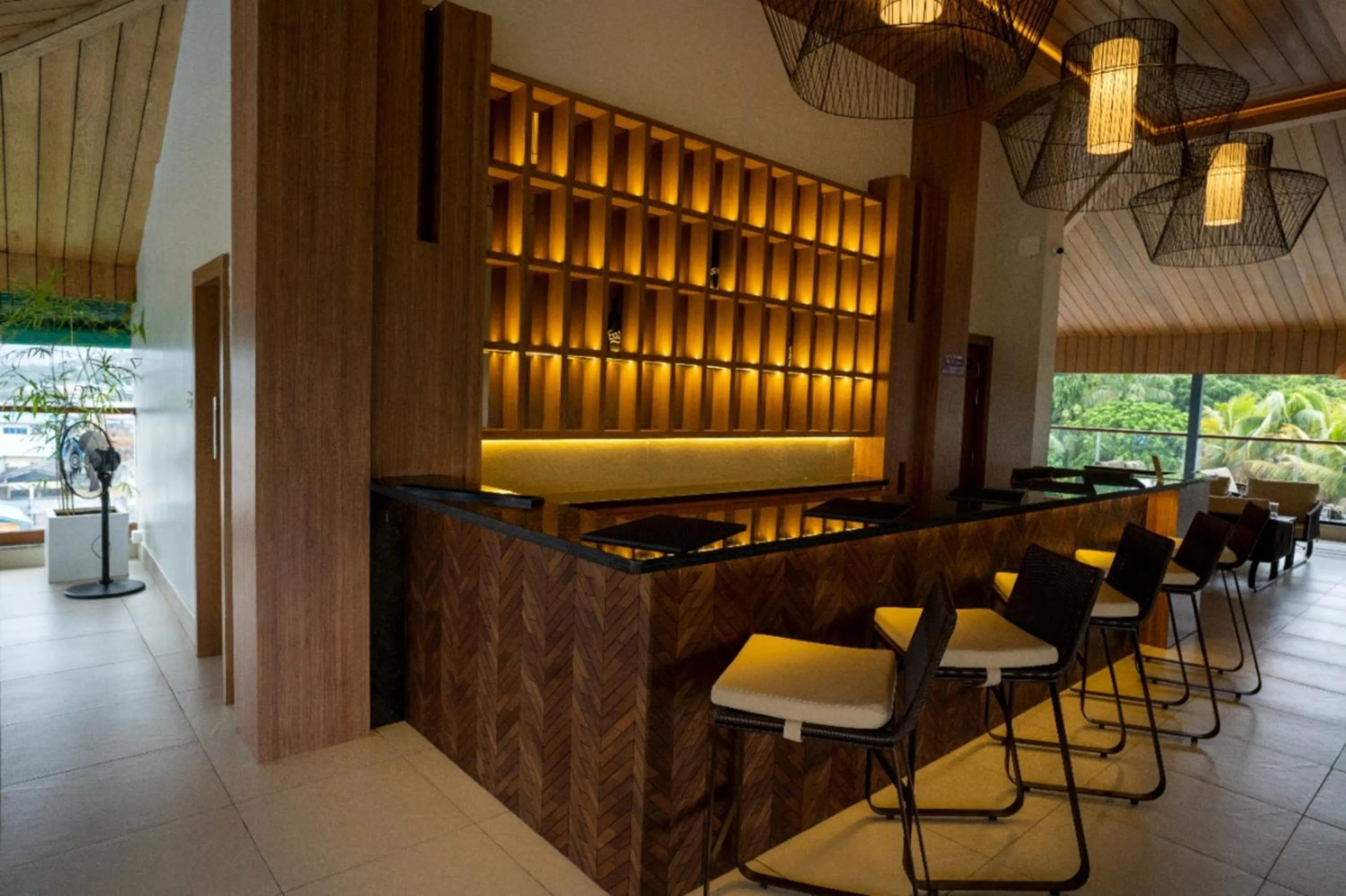 Lounge or bar in BayLeaf Inn