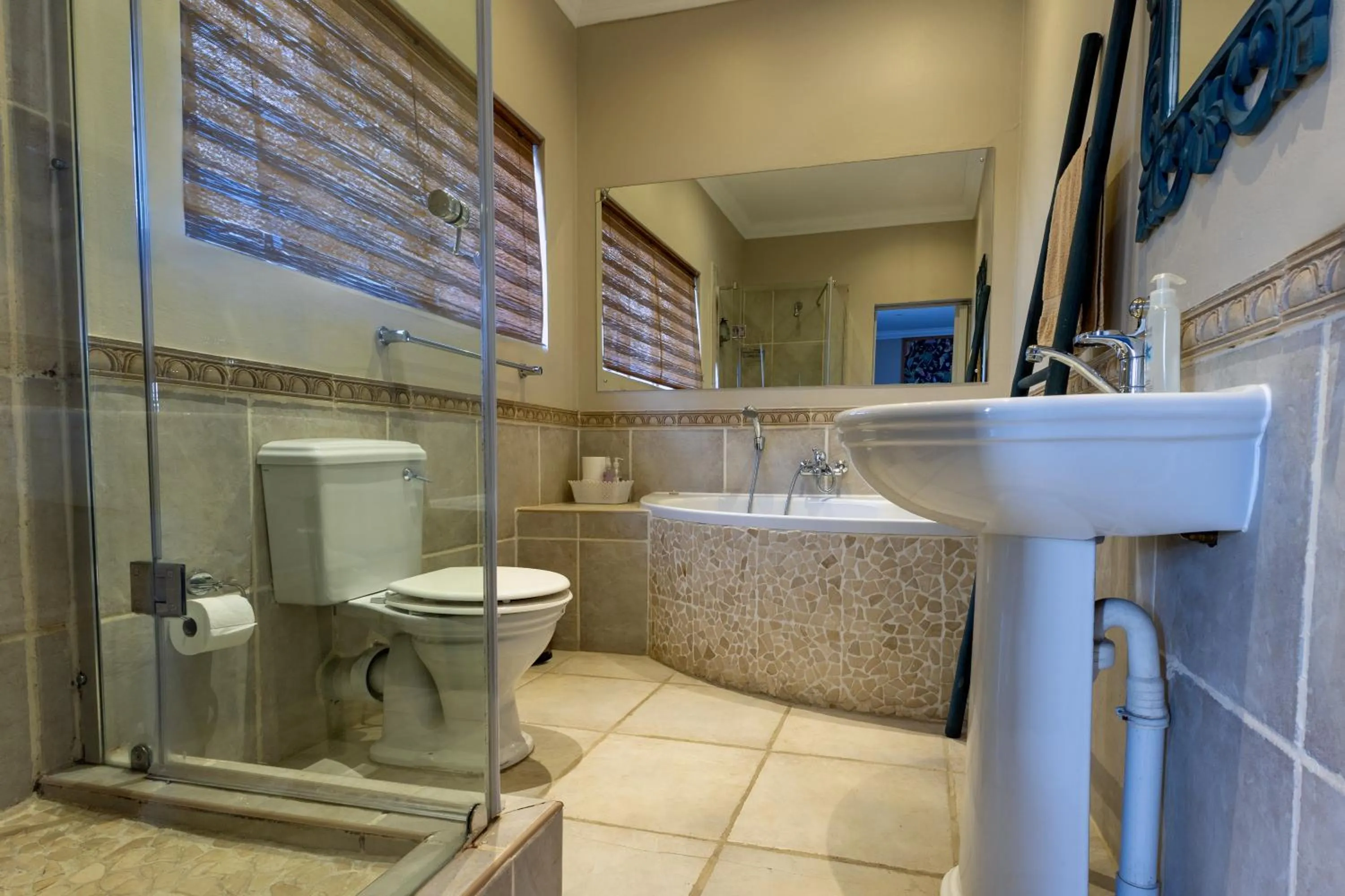 Shower in Solo Gracia Guesthouse