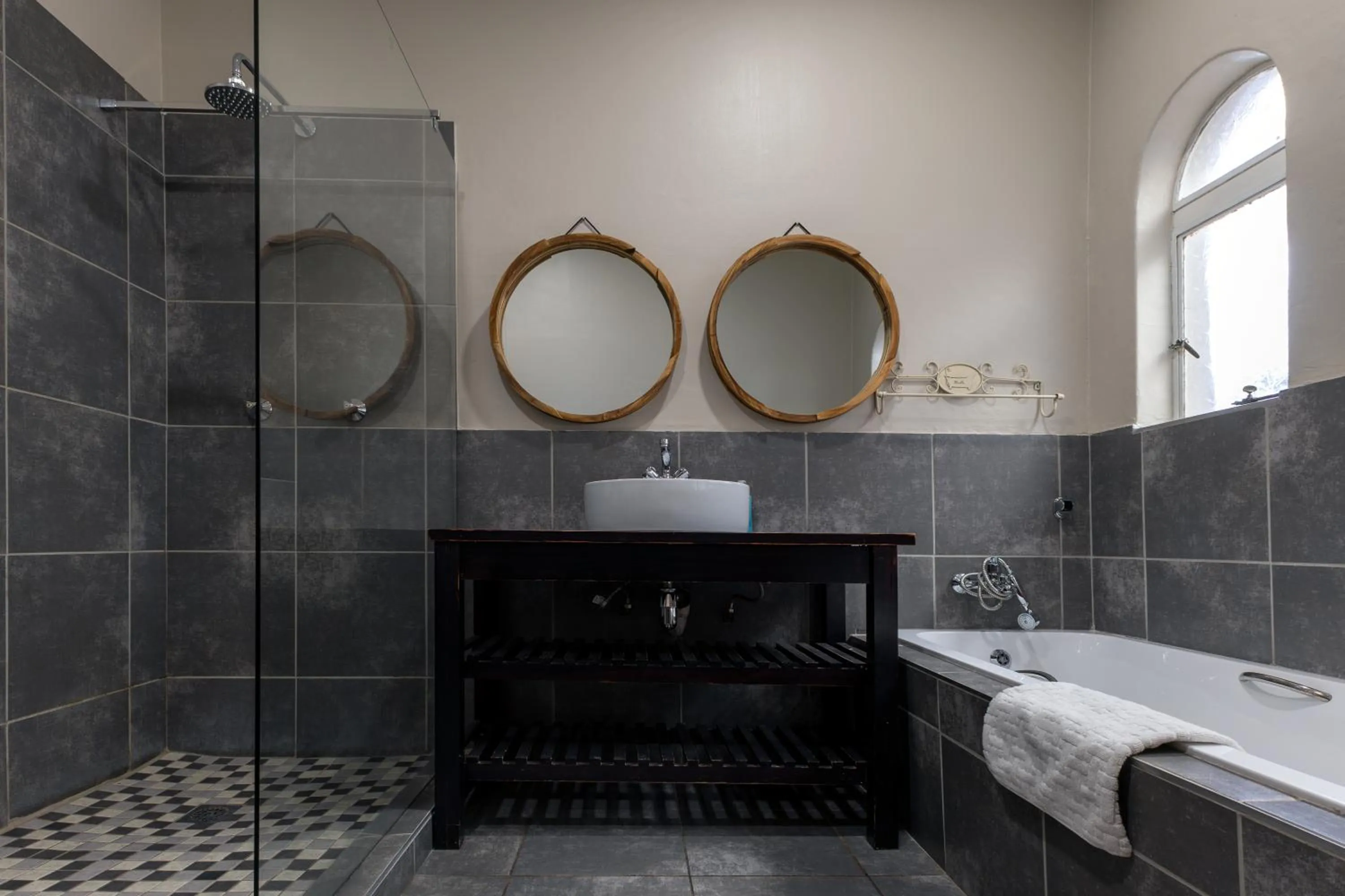 Shower in Solo Gracia Guesthouse