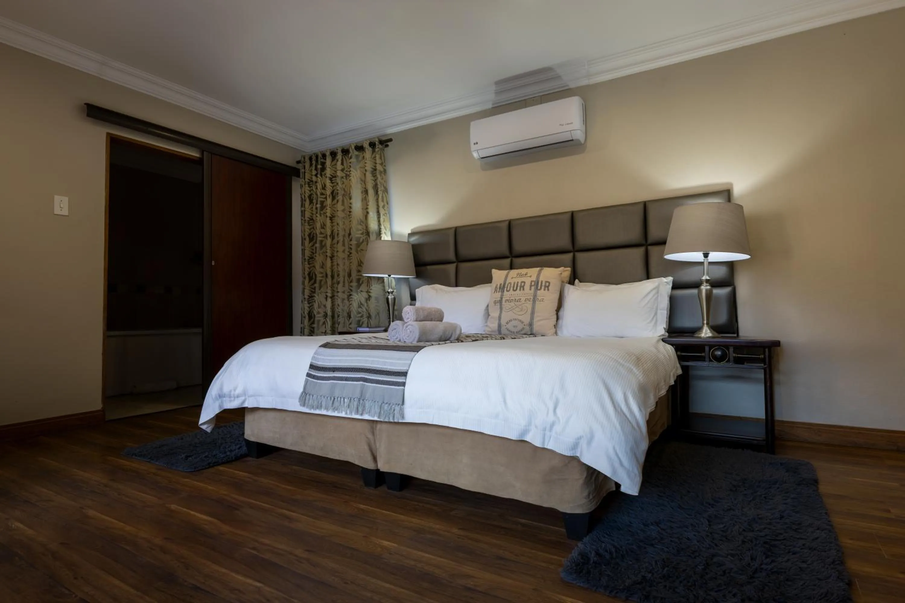 Toilet, Bed in Solo Gracia Guesthouse