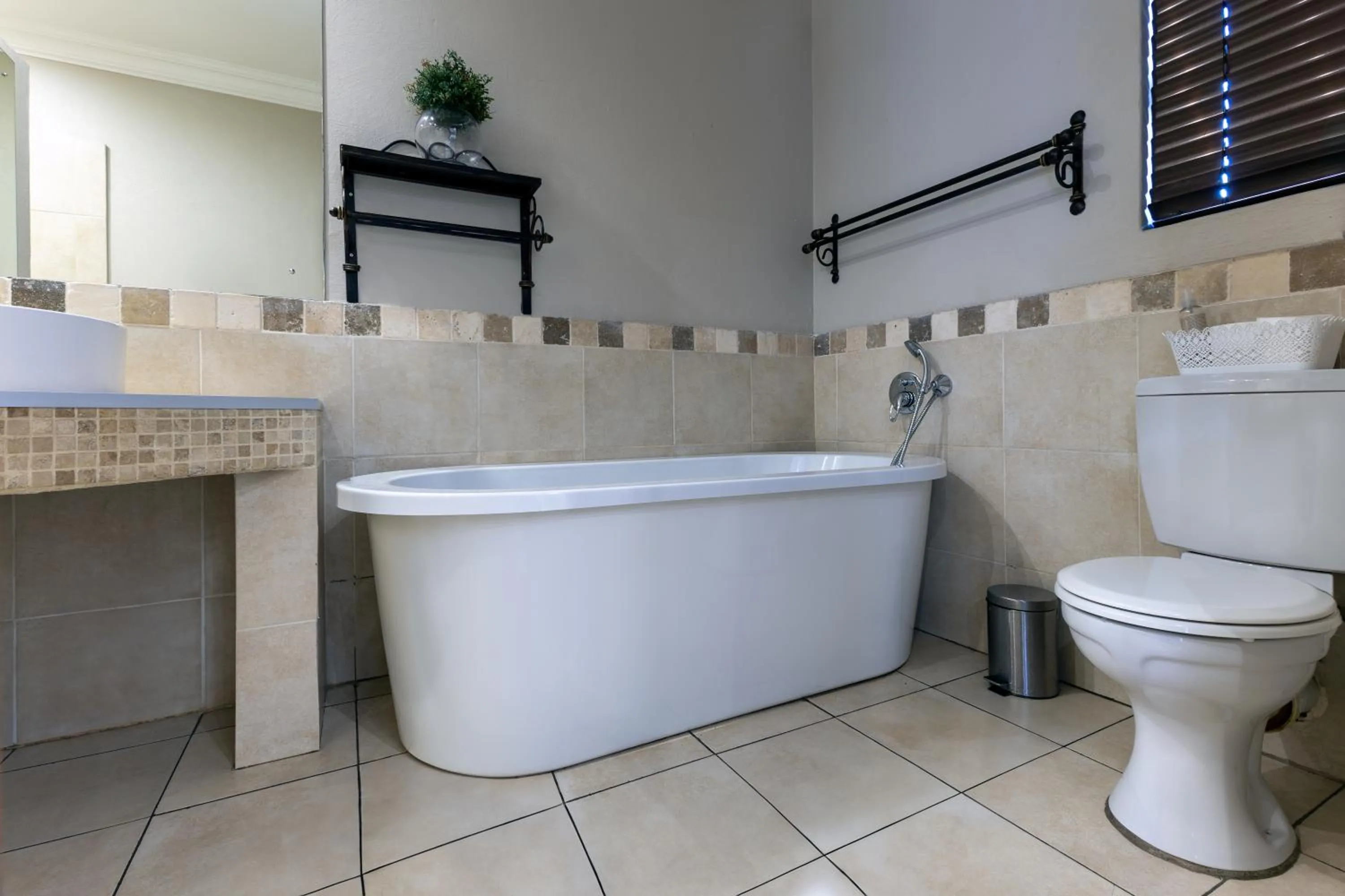 Toilet in Solo Gracia Guesthouse