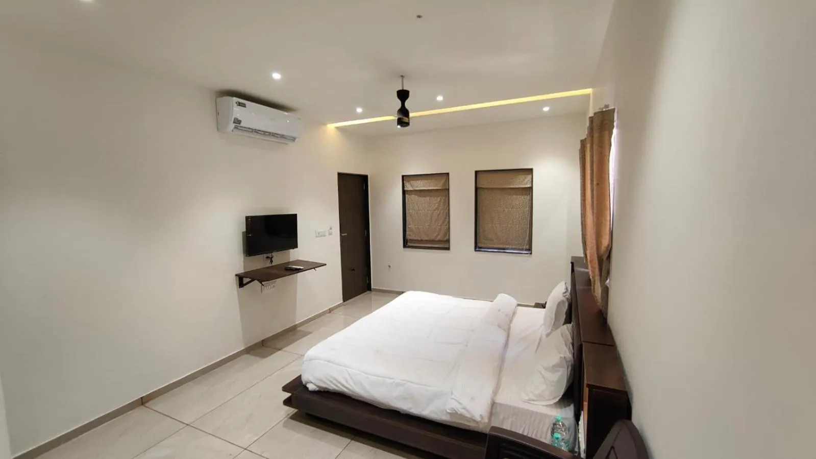 Bed in Asopalav Lawns