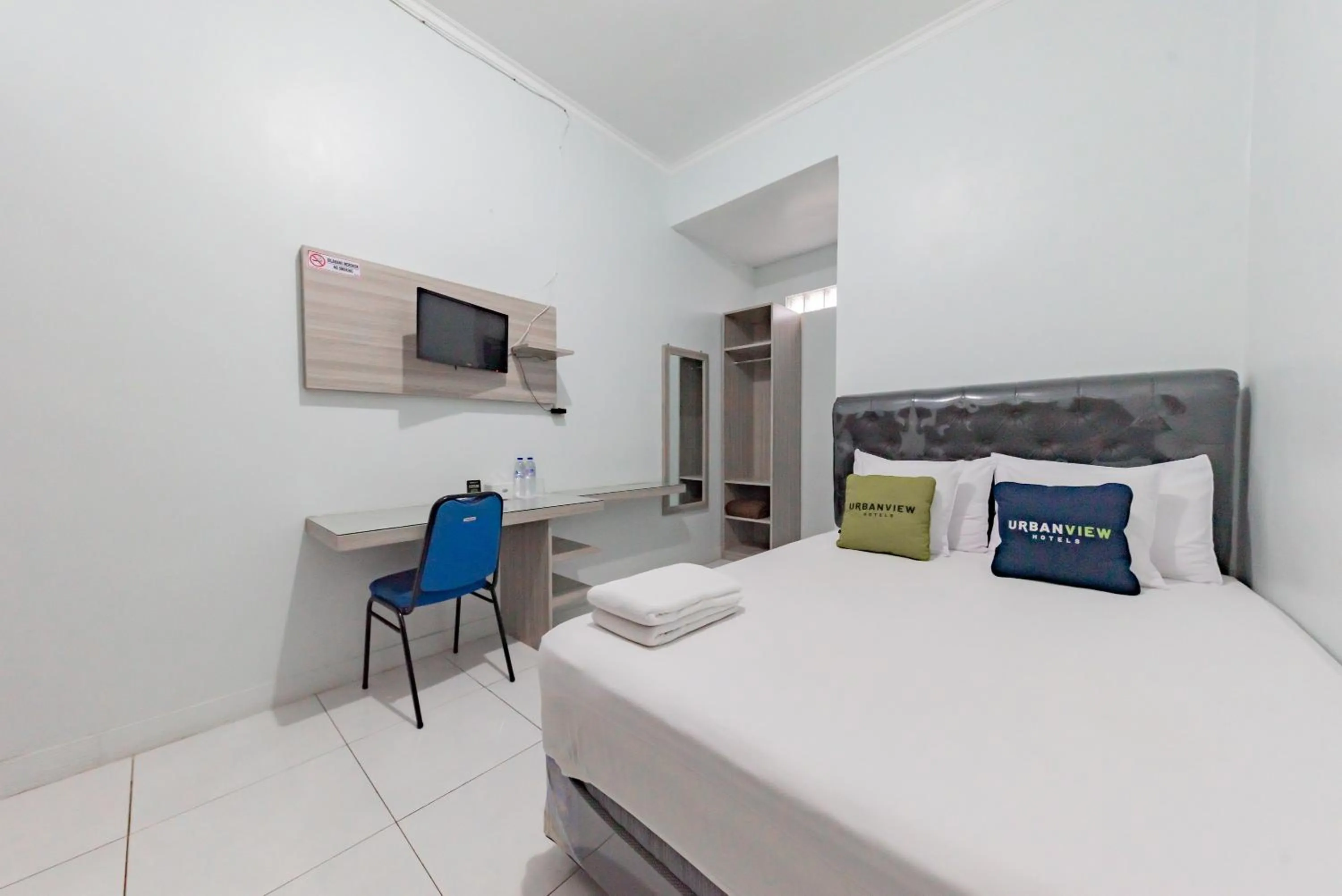 Bed in Urbanview Hotel Sunday Cirebon by RedDoorz