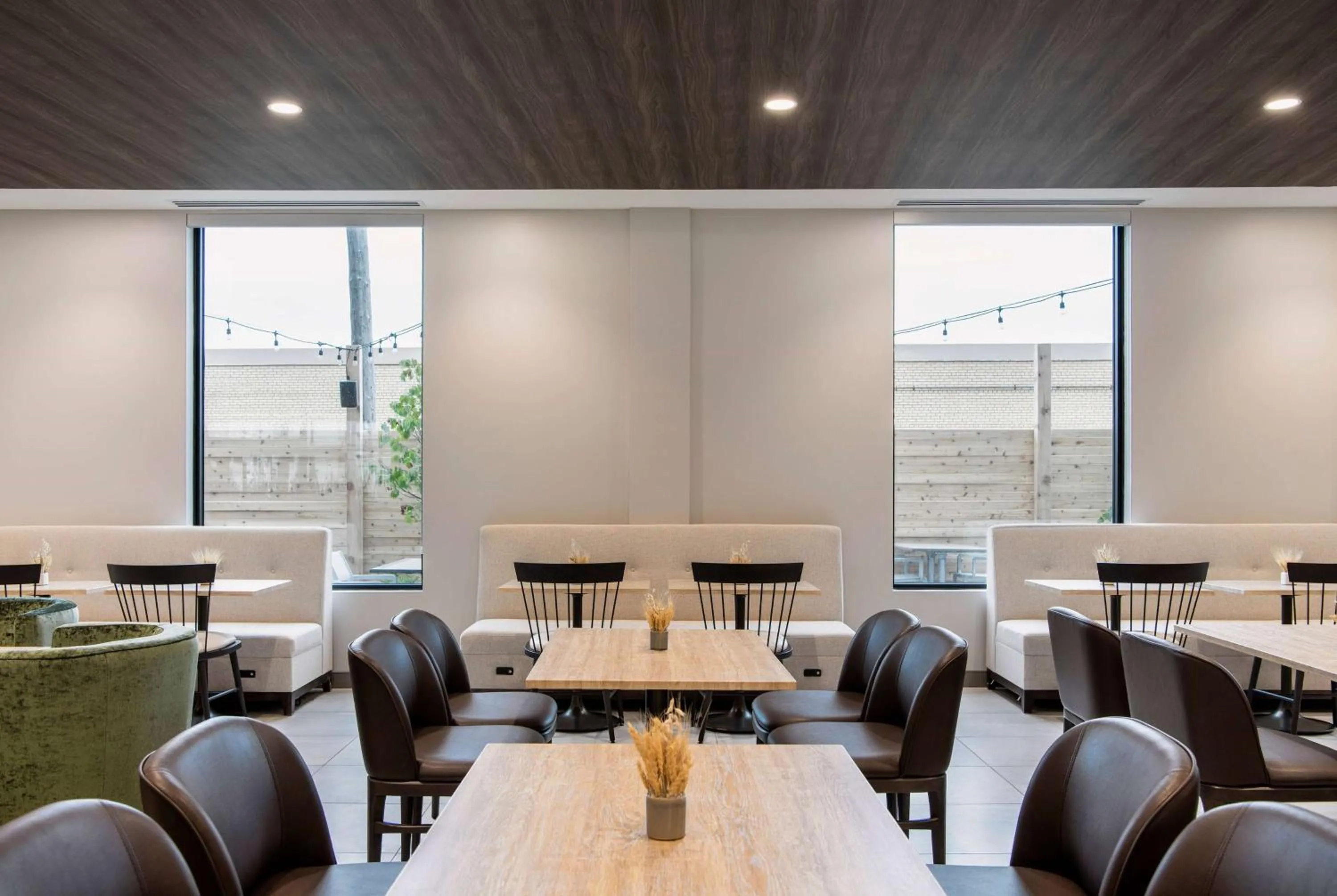 Restaurant/places to eat in Wyndham Garden Winnipeg Airport