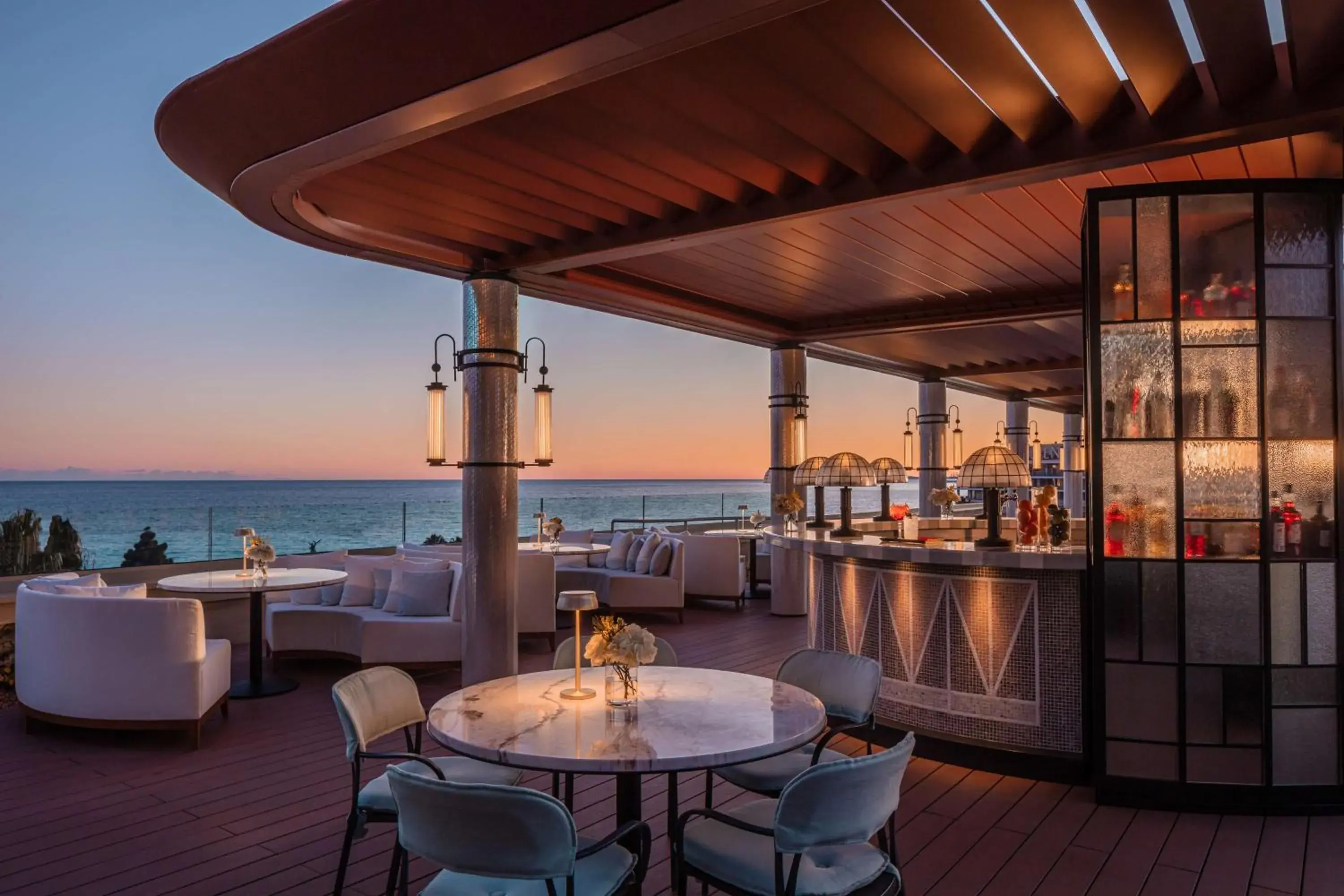 Lounge or bar in Anantara Plaza Nice Hotel - A Leading Hotel of the World Lounge or bar in Anantara Plaza Nice Hotel - A Leading Hotel of the World