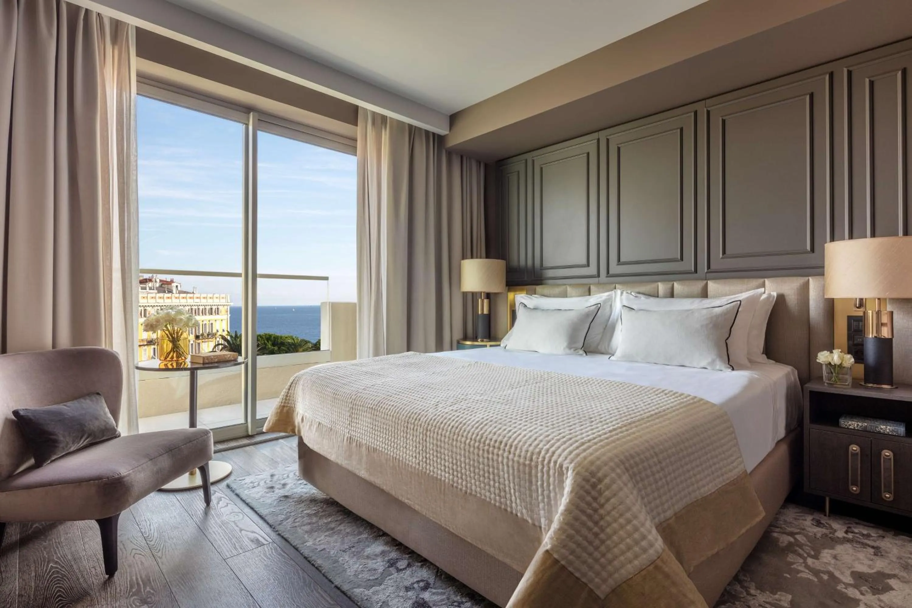 Bedroom, Bed in Anantara Plaza Nice Hotel - A Leading Hotel of the World