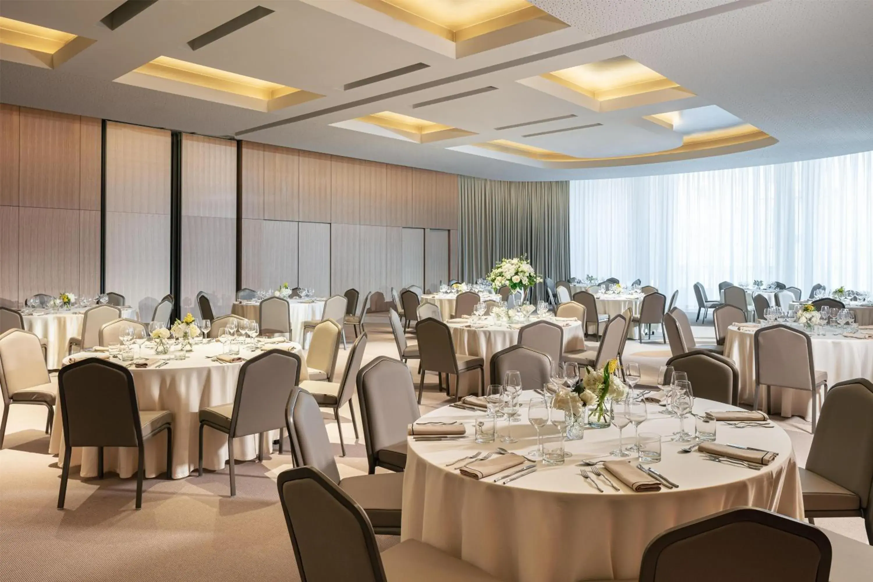 Restaurant/places to eat in Anantara Plaza Nice Hotel - A Leading Hotel of the World Restaurant/places to eat in Anantara Plaza Nice Hotel - A Leading Hotel of the World