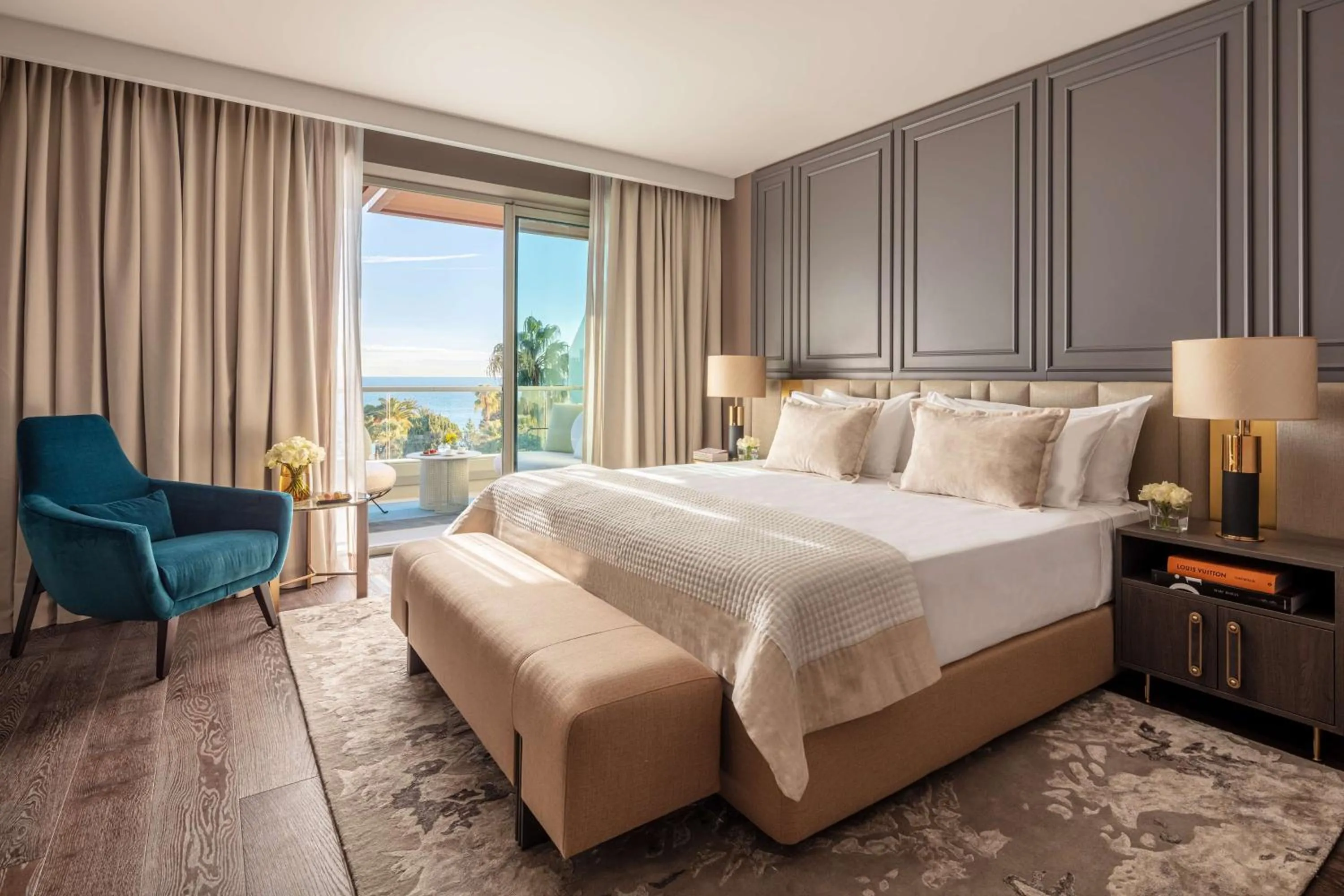 Photo of the whole room, Bed in Anantara Plaza Nice Hotel - A Leading Hotel of the World