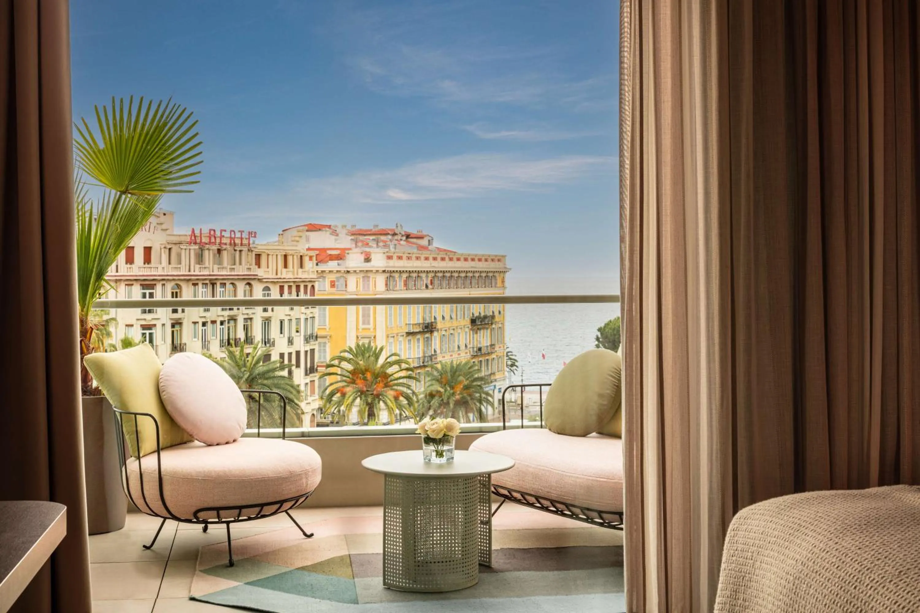 Bedroom in Anantara Plaza Nice Hotel - A Leading Hotel of the World