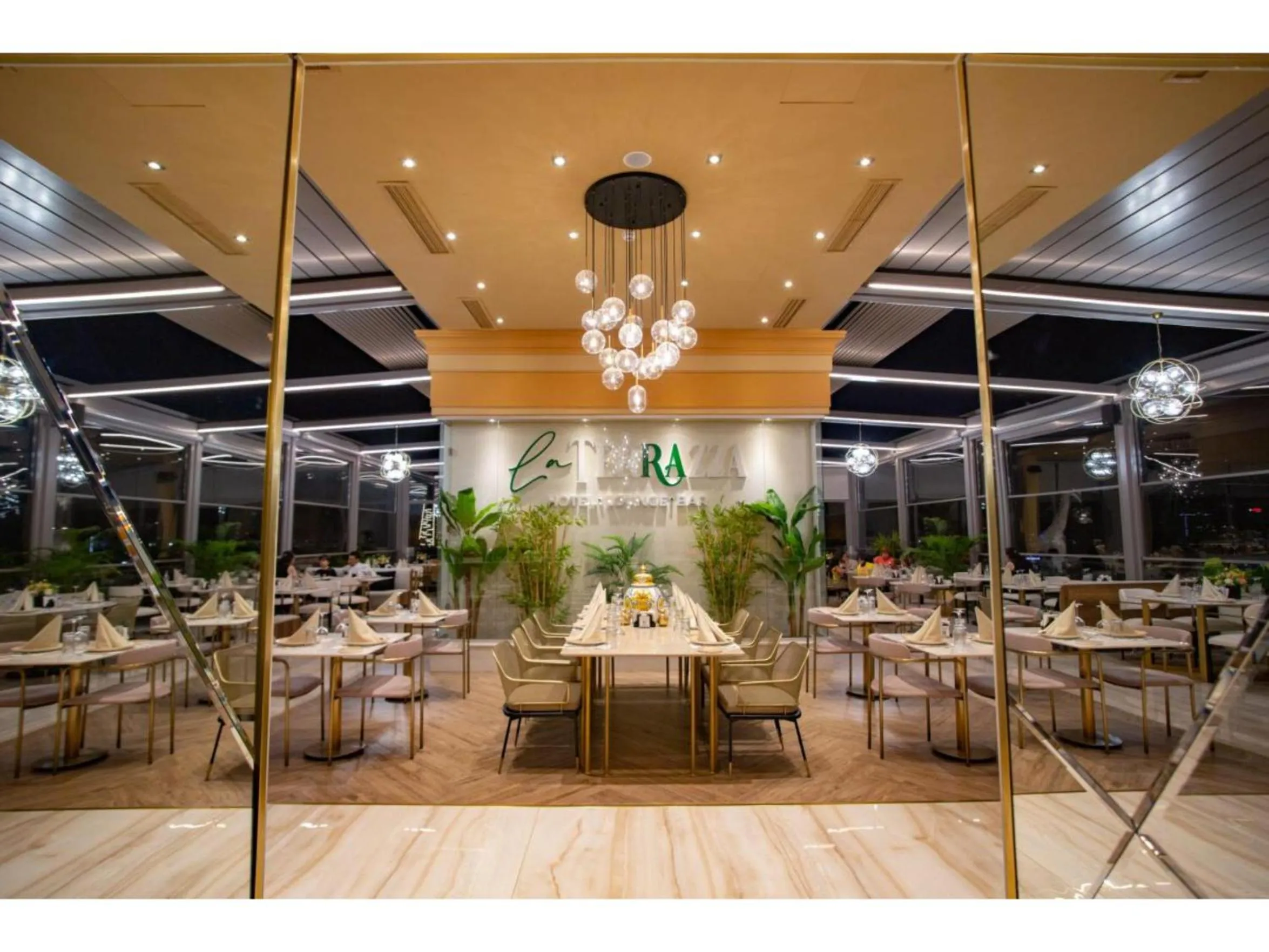 Restaurant/places to eat in La Terrazza Hotel
