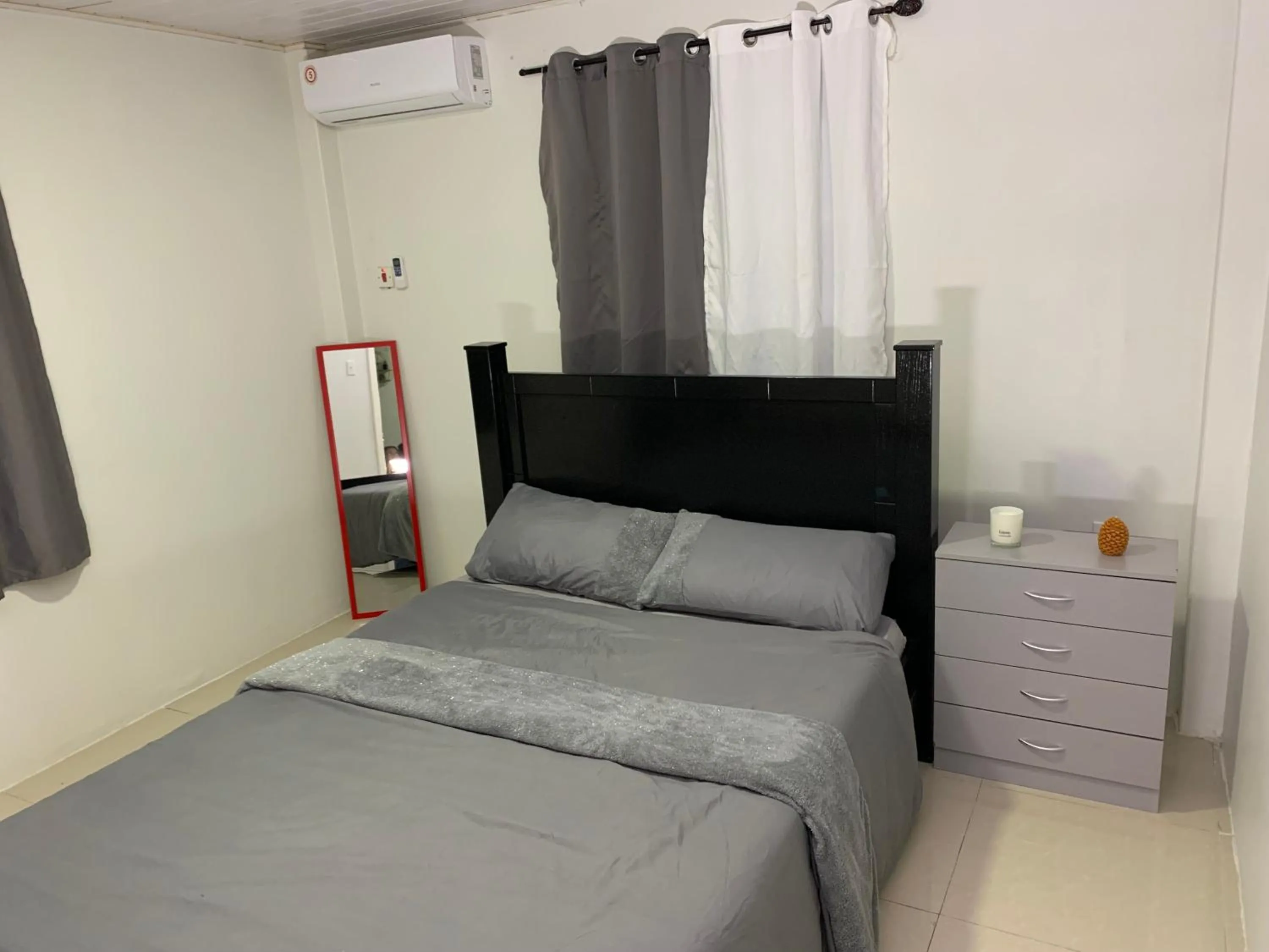 Bed in 2 Bed Apartment - Sleeps 4 - Parking - Wifi
