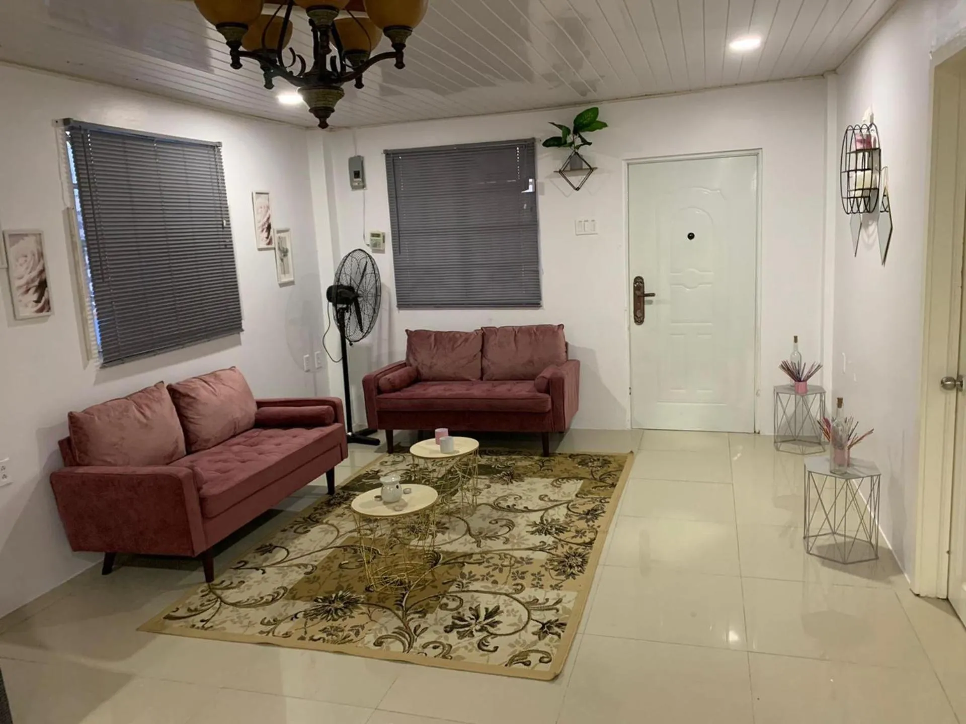 2 Bed Apartment - Sleeps 4 - Parking - Wifi