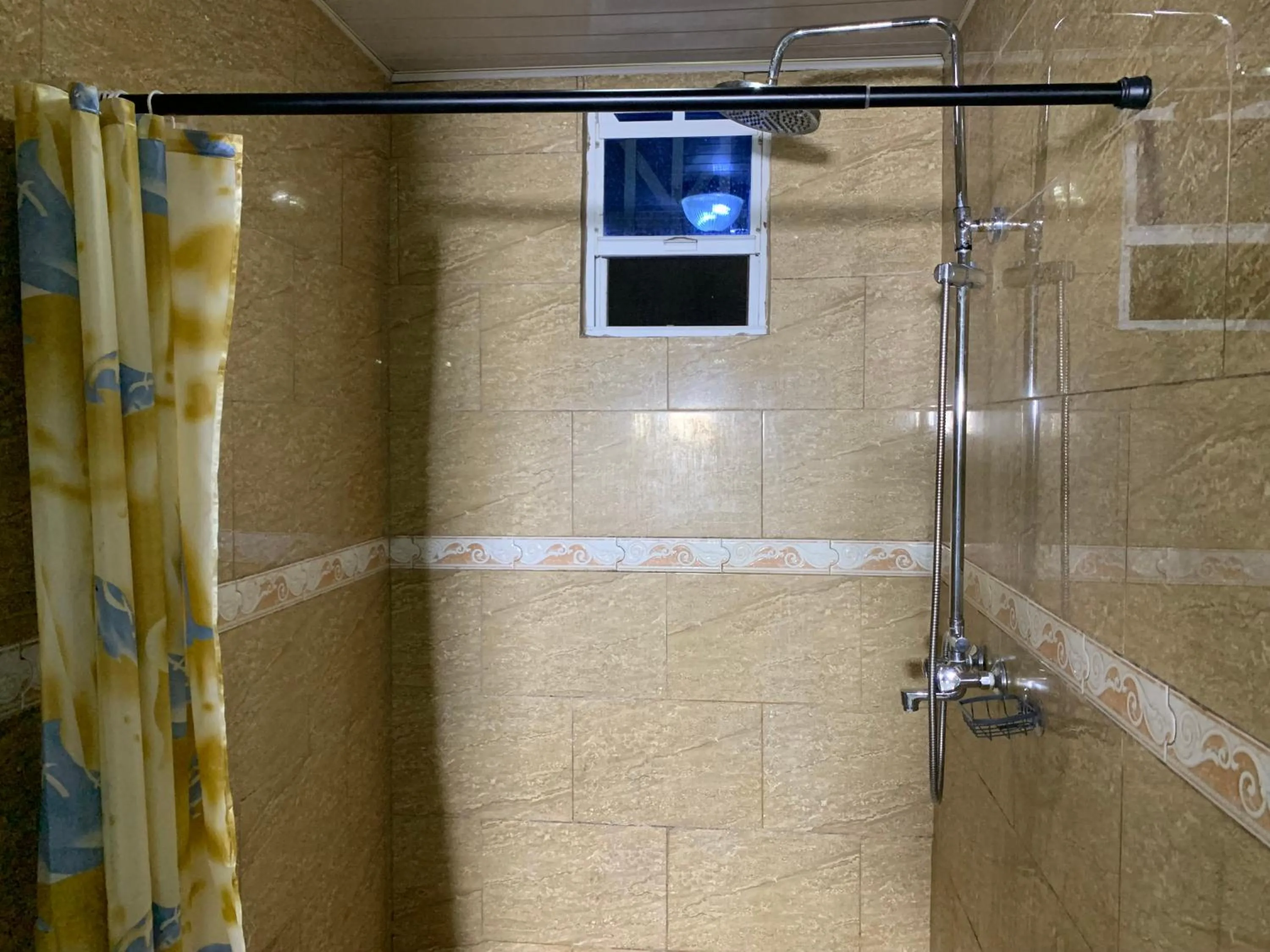 2 Bed Apartment - Sleeps 4 - Parking - Wifi