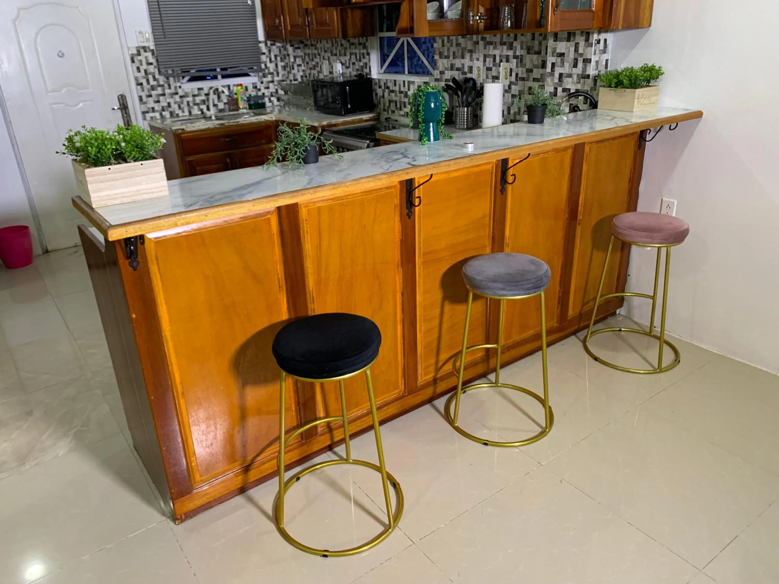 2 Bed Apartment - Sleeps 4 - Parking - Wifi