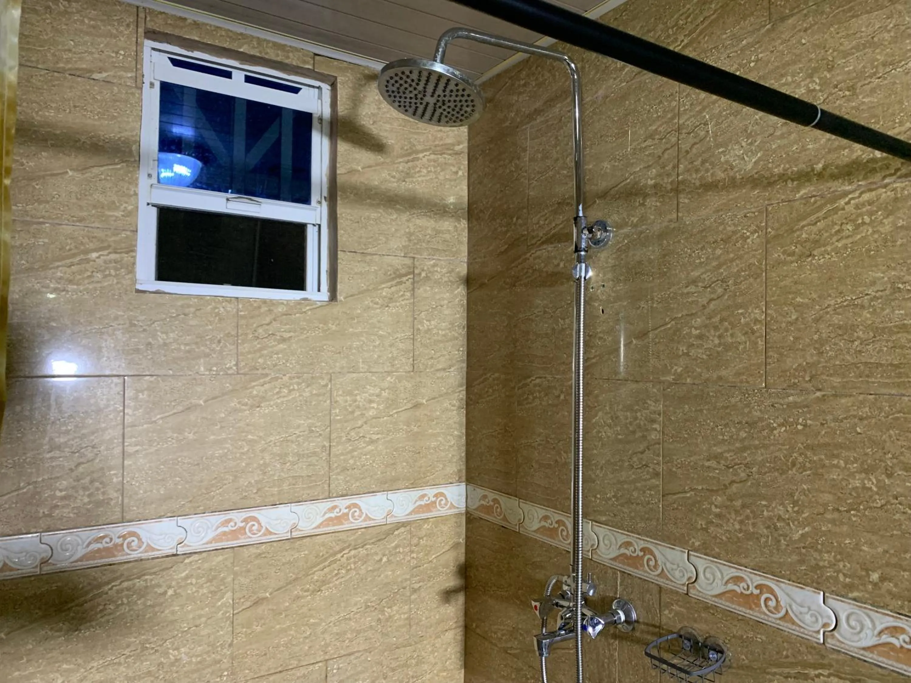 2 Bed Apartment - Sleeps 4 - Parking - Wifi