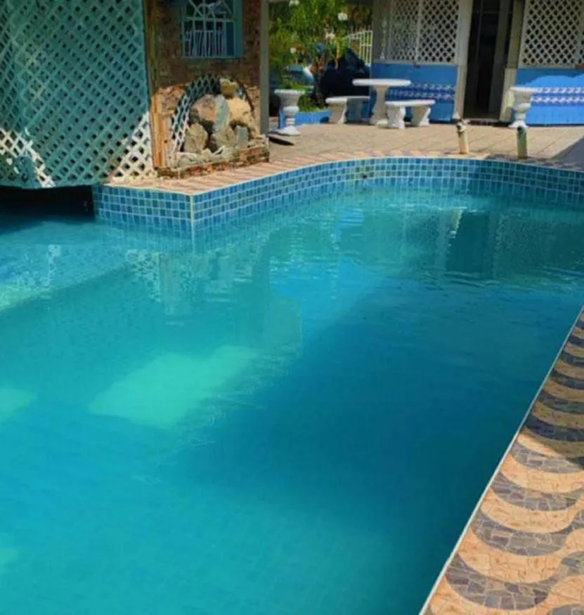 Swimming pool in 2 Bed Apartment - Sleeps 4 - Parking - Wifi