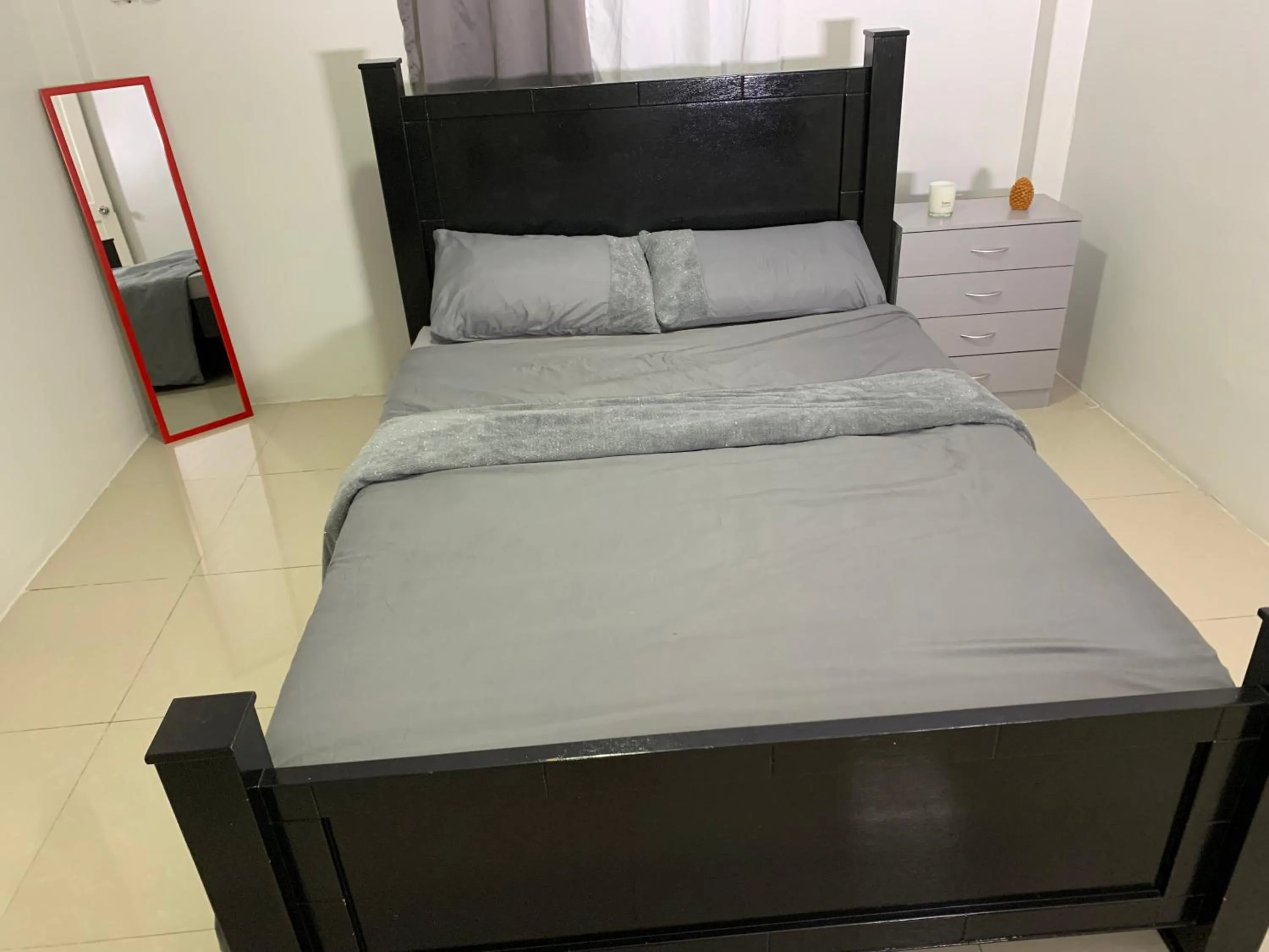 Bed in 2 Bed Apartment - Sleeps 4 - Parking - Wifi