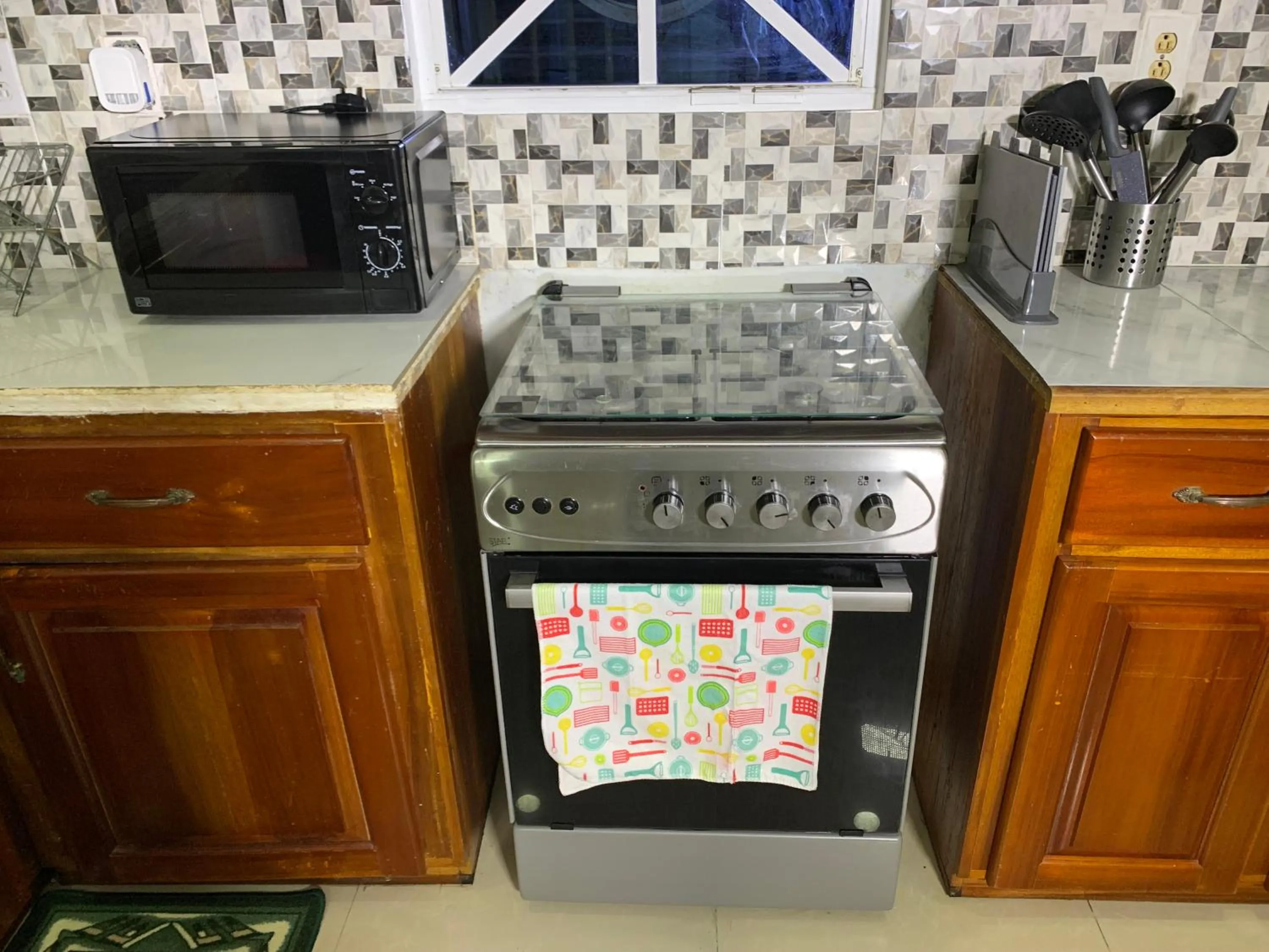 2 Bed Apartment - Sleeps 4 - Parking - Wifi
