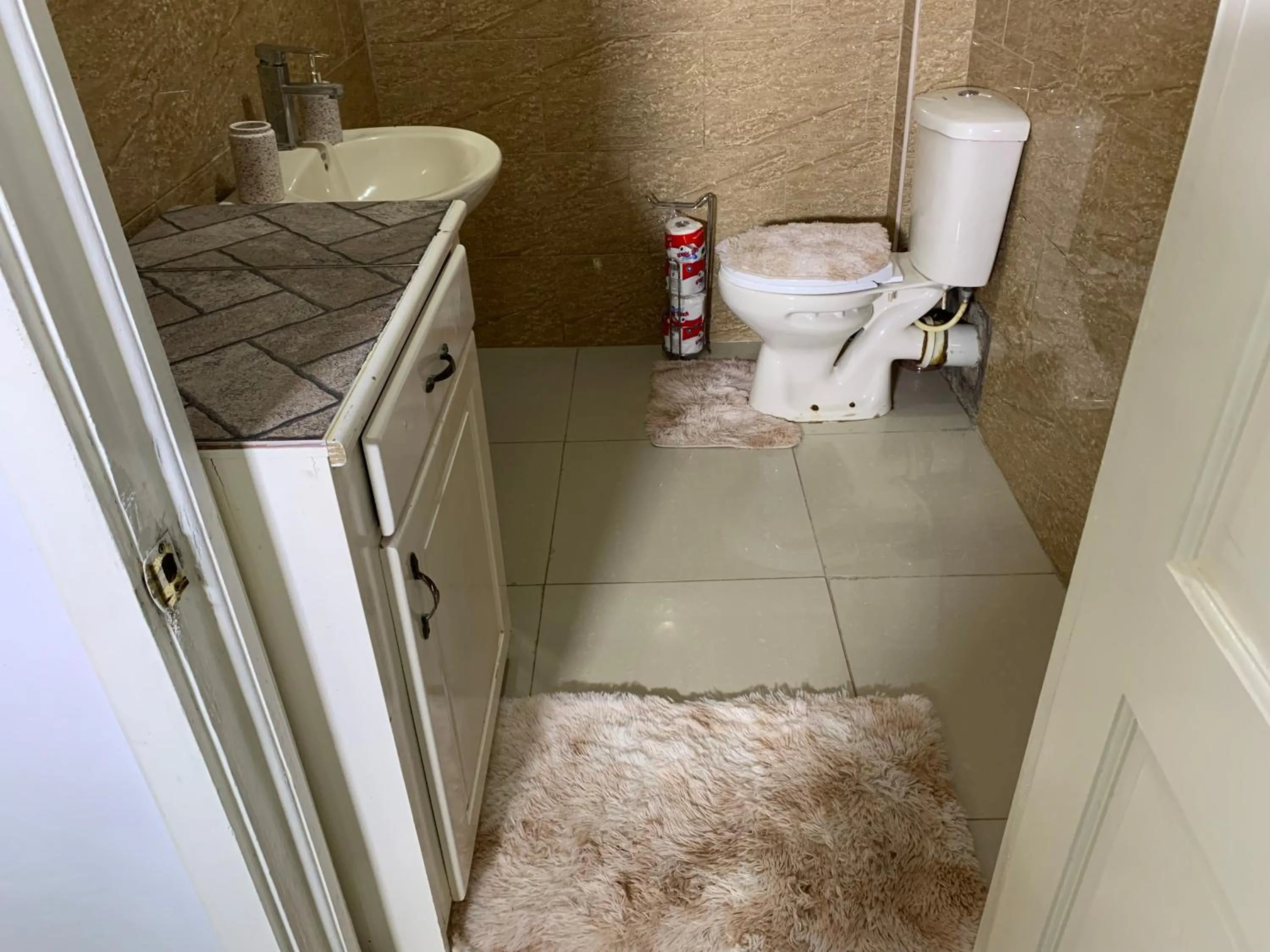 2 Bed Apartment - Sleeps 4 - Parking - Wifi