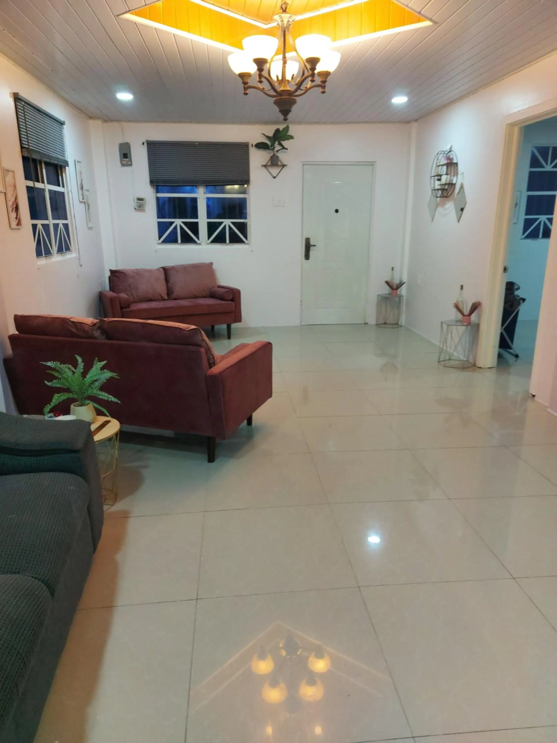 2 Bed Apartment - Sleeps 4 - Parking - Wifi