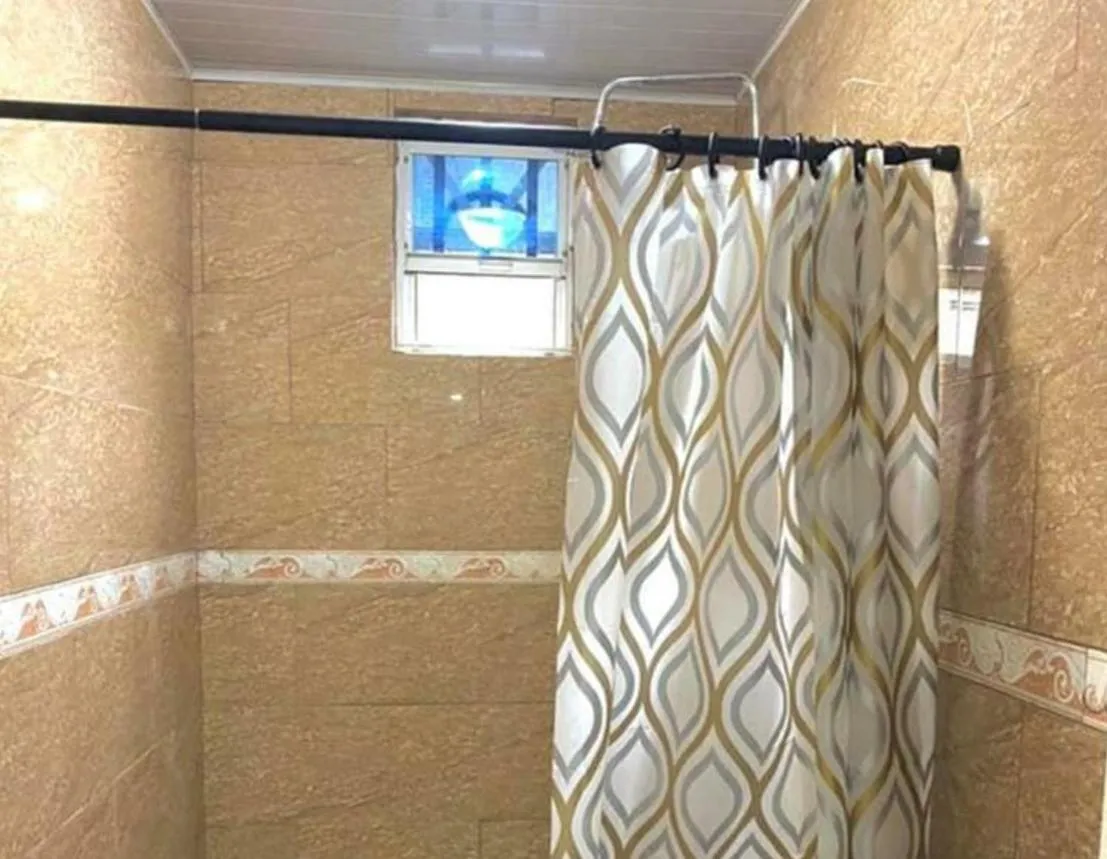 Bathroom in 2 Bed Apartment - Sleeps 4 - Parking - Wifi