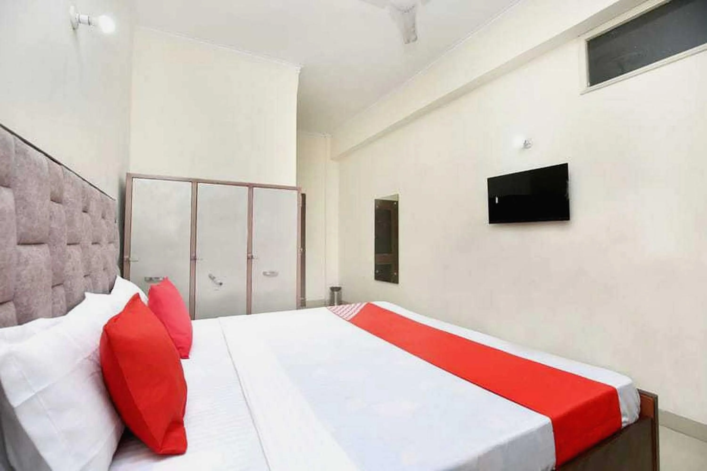 Bedroom in OYO 91941 Hotel golden crown