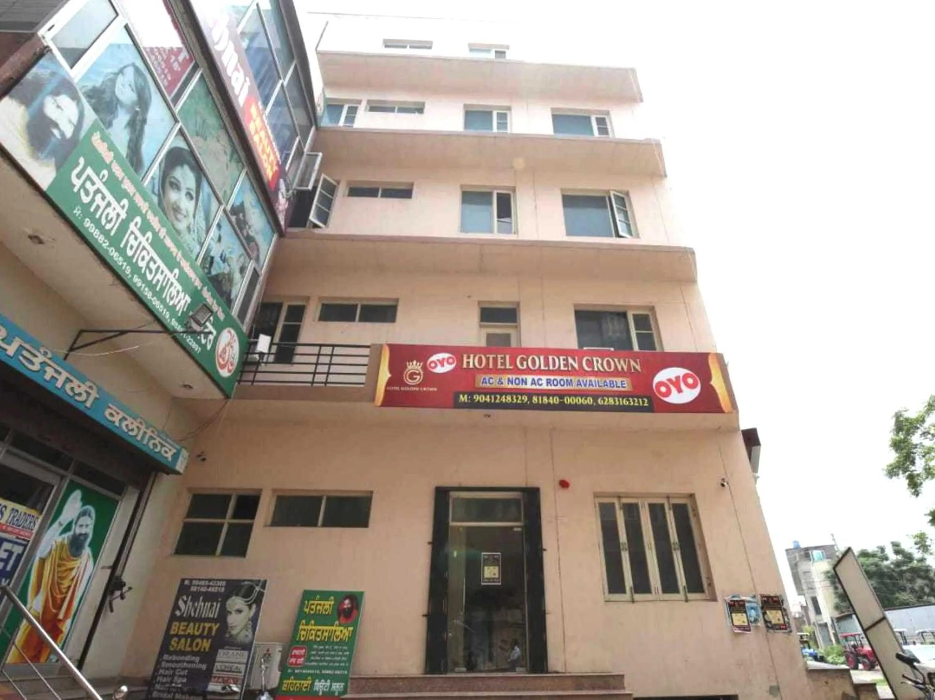 Facade/entrance in OYO 91941 Hotel golden crown