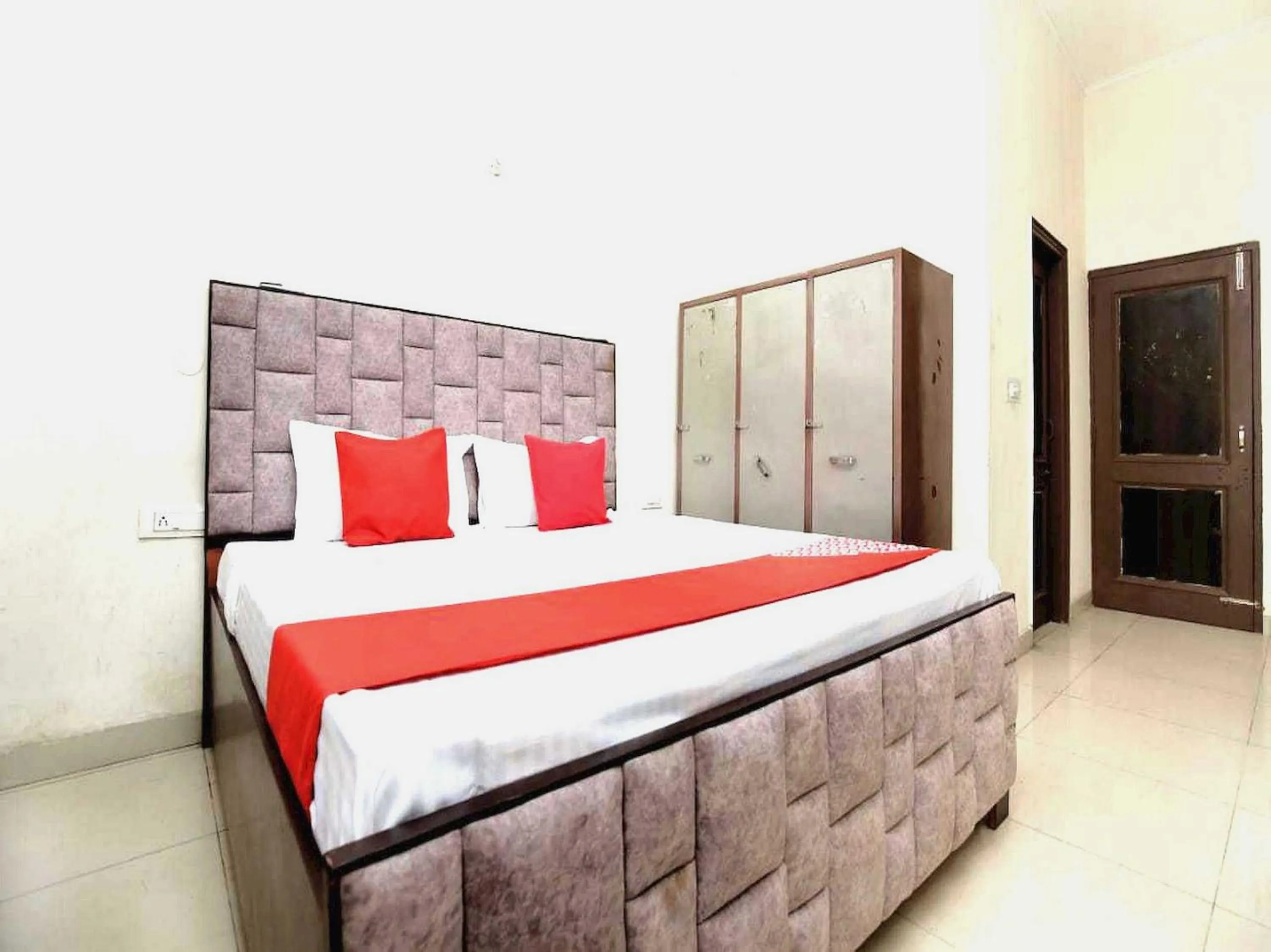 Bedroom in OYO 91941 Hotel golden crown