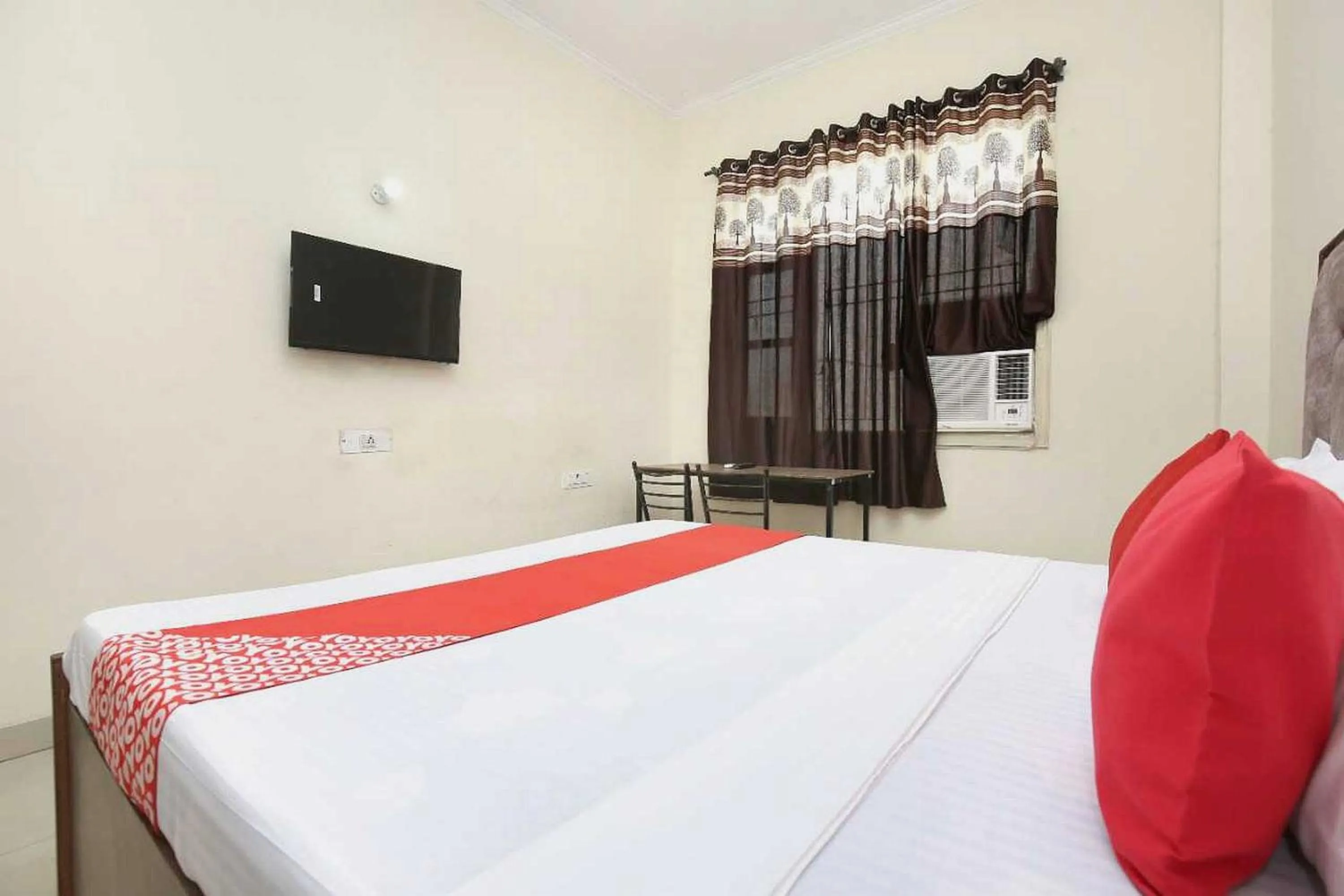 Bedroom in OYO 91941 Hotel golden crown