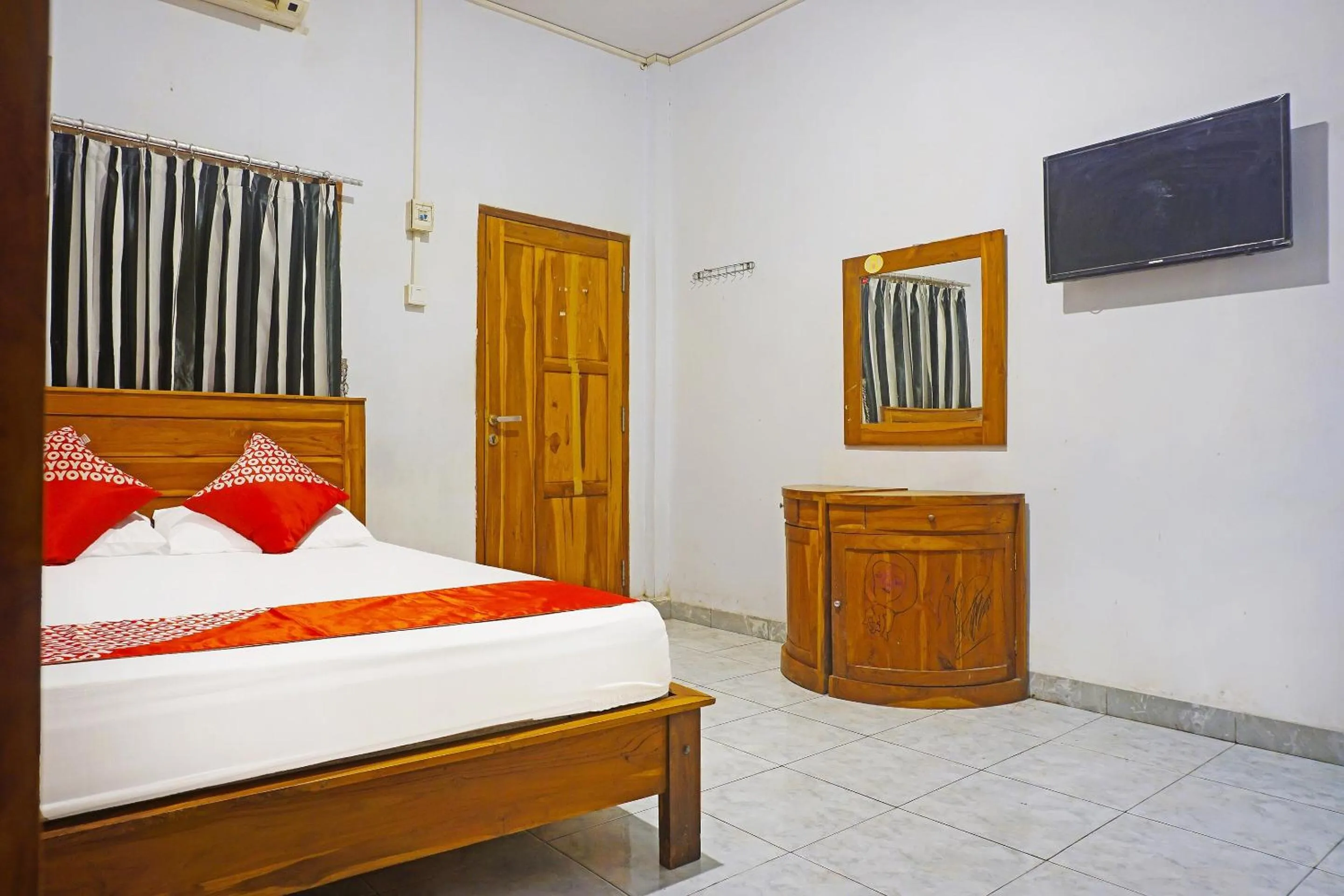 Bedroom, Bed in Hotel O Anggrek Homes Makassar