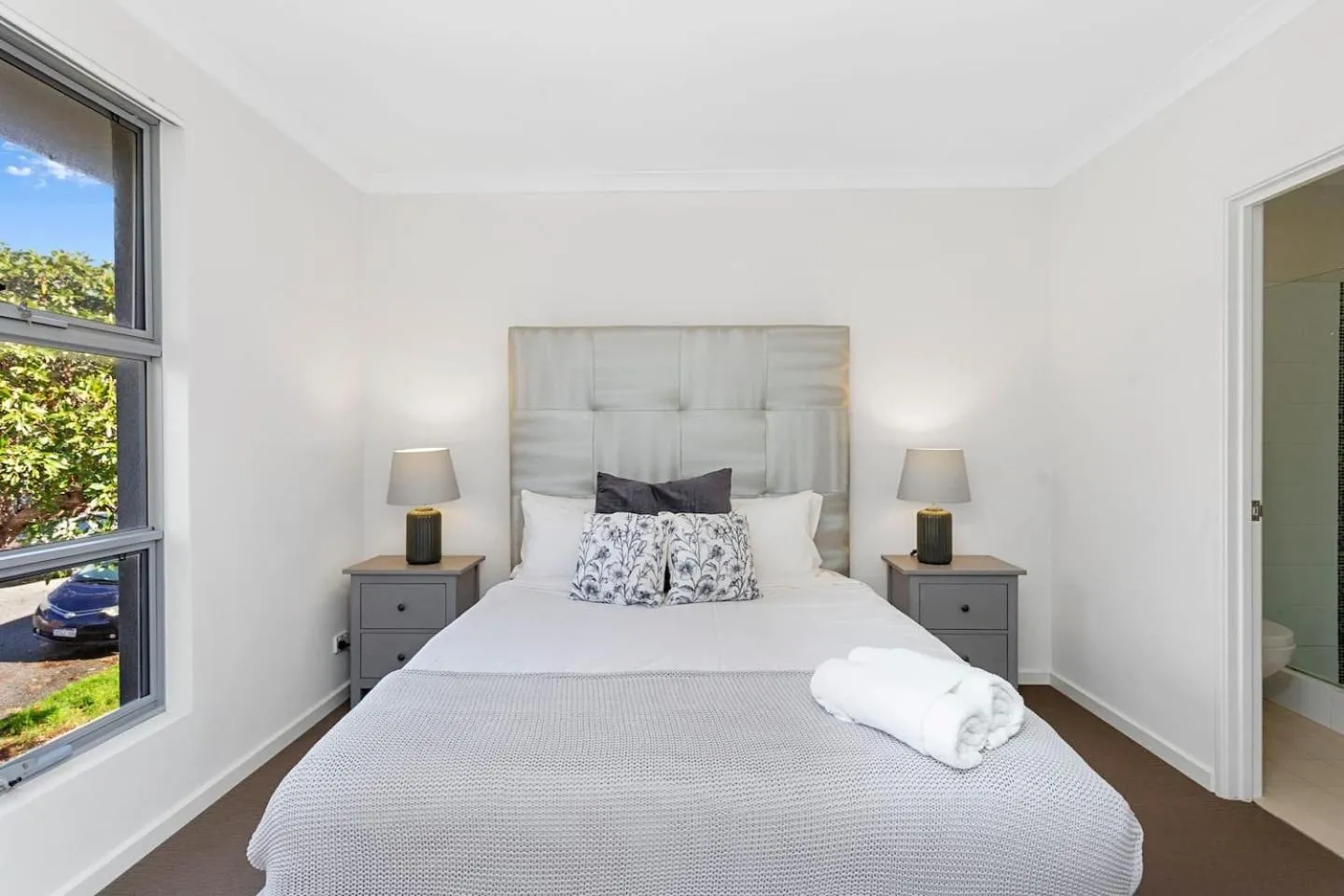 Bed in 134 North Perth Nest for 4 parking