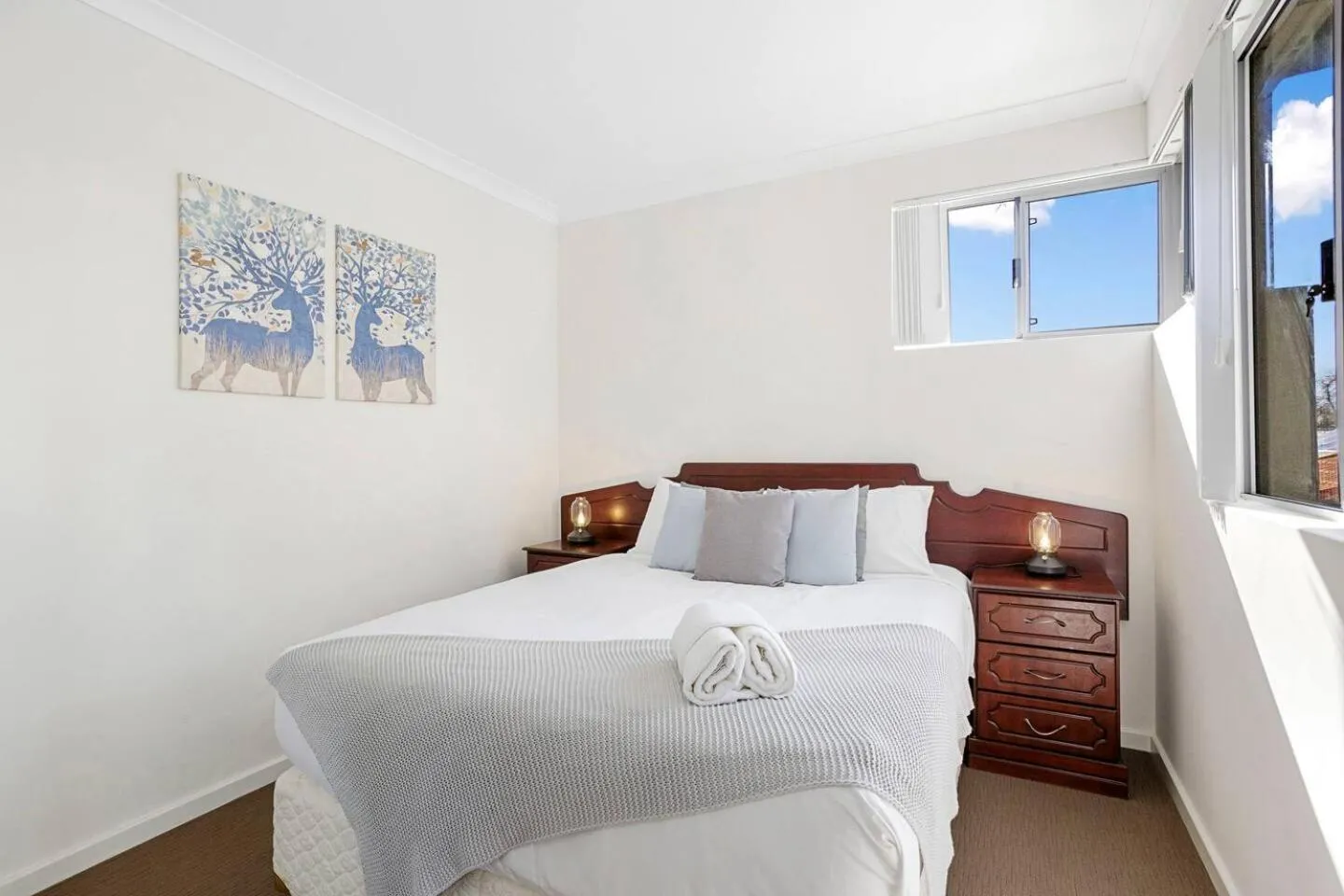 Bed in 134 North Perth Nest for 4 parking