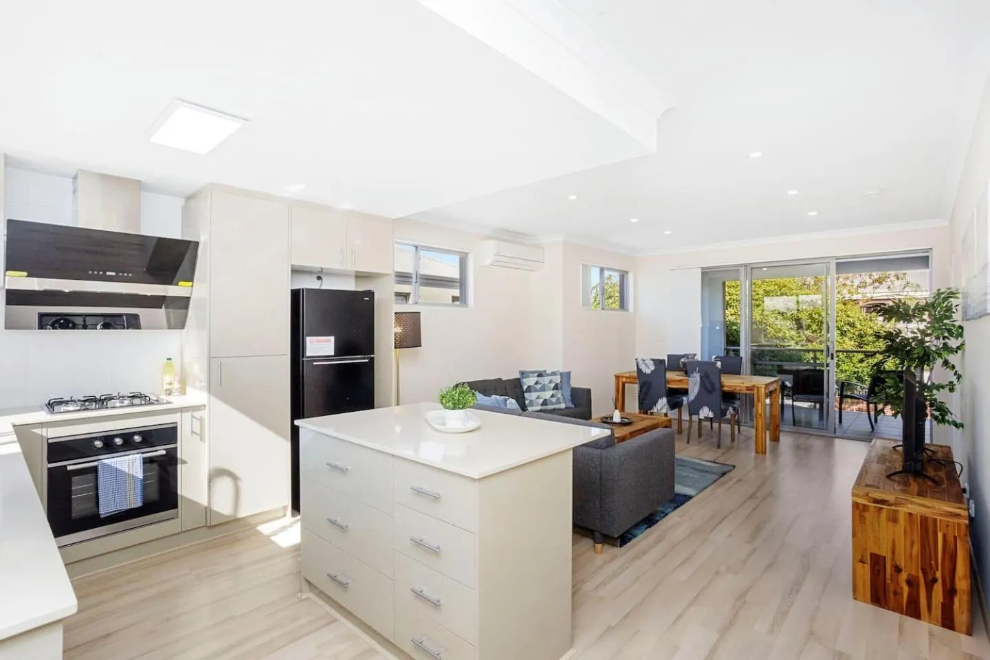 134 North Perth Nest for 4 parking