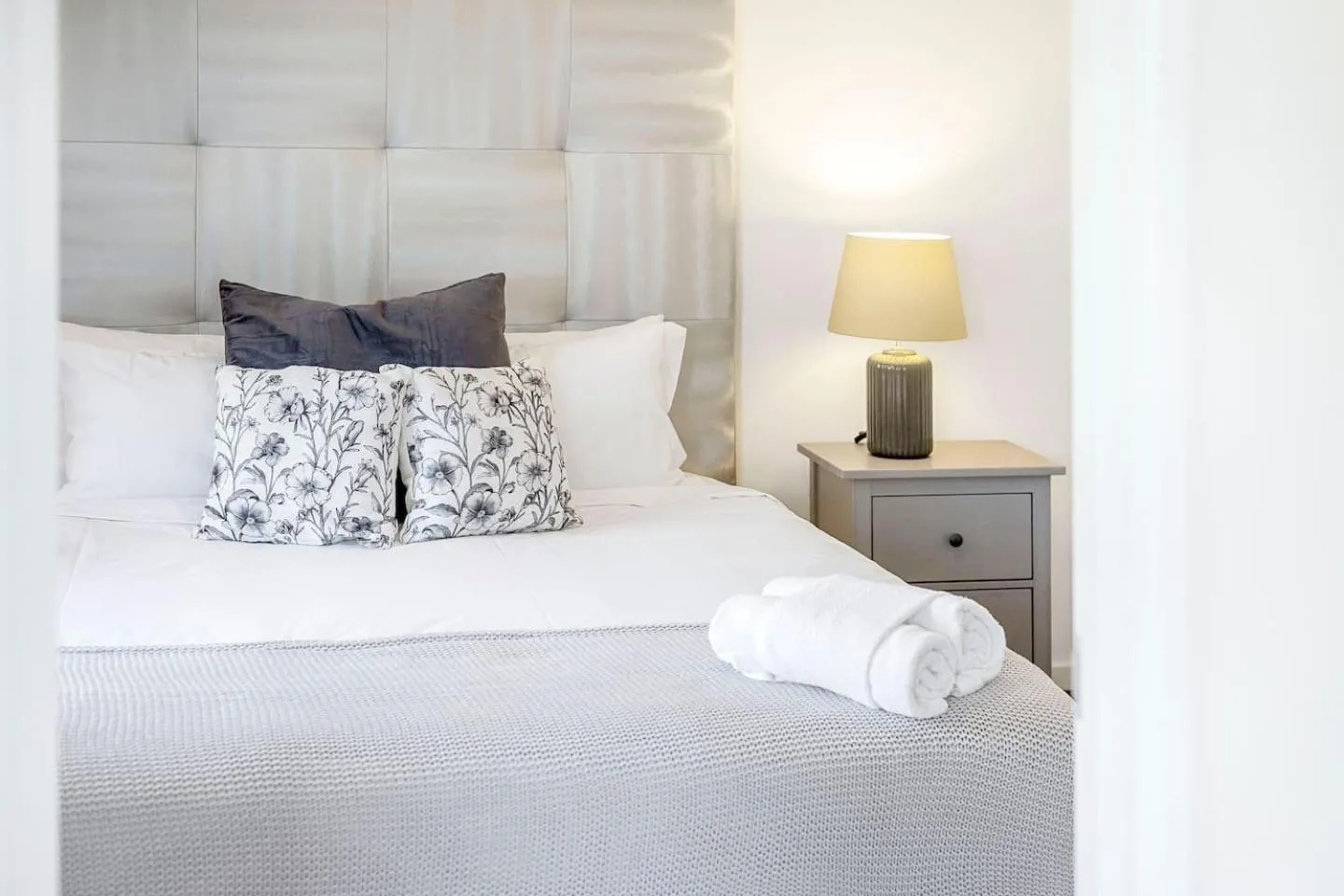 Bed in 134 North Perth Nest for 4 parking