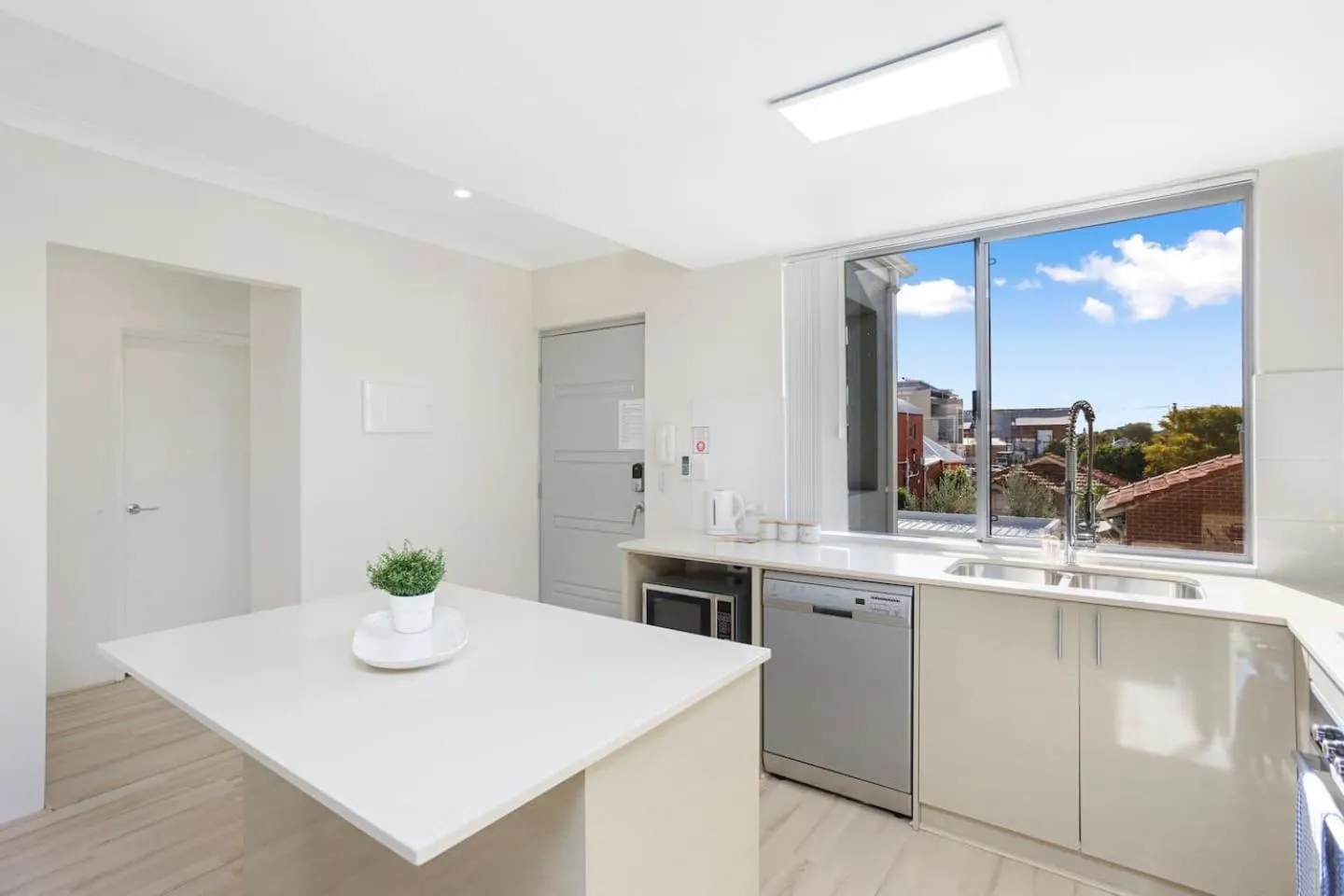 134 North Perth Nest for 4 parking
