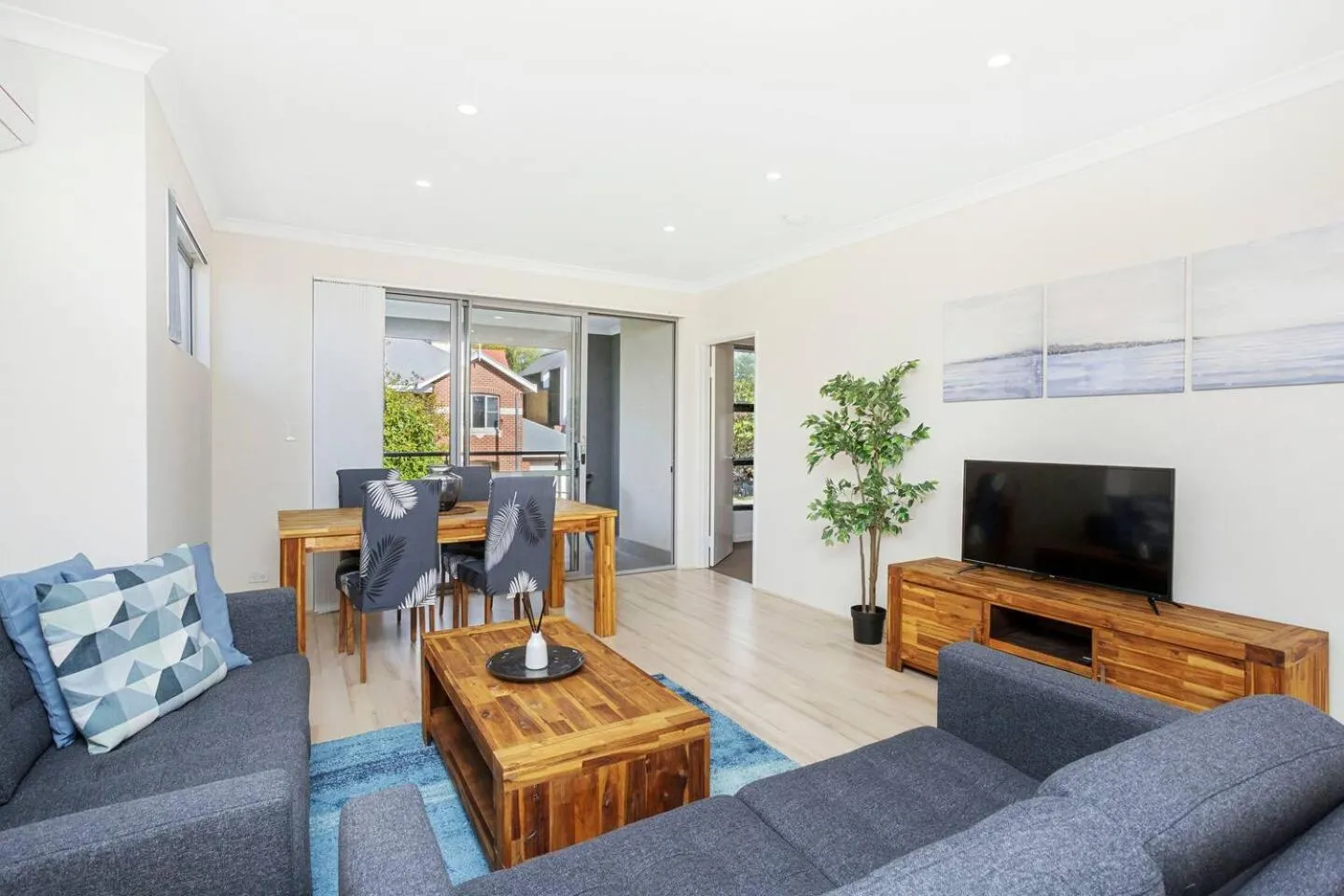 134 North Perth Nest for 4 parking