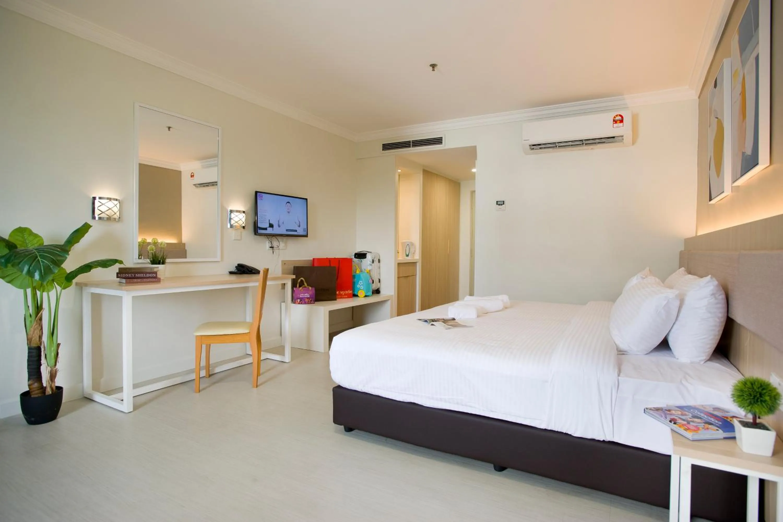 Bedroom, Bed in SWISS AVENUE HOTEL