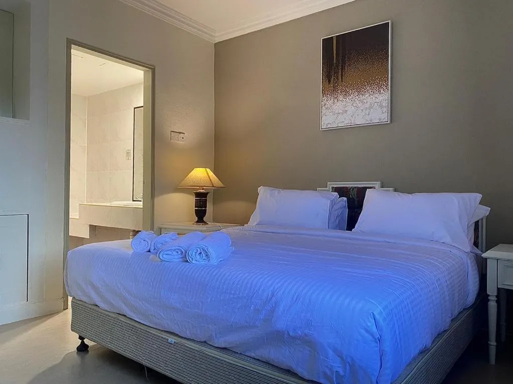 Bed in SWISS AVENUE HOTEL