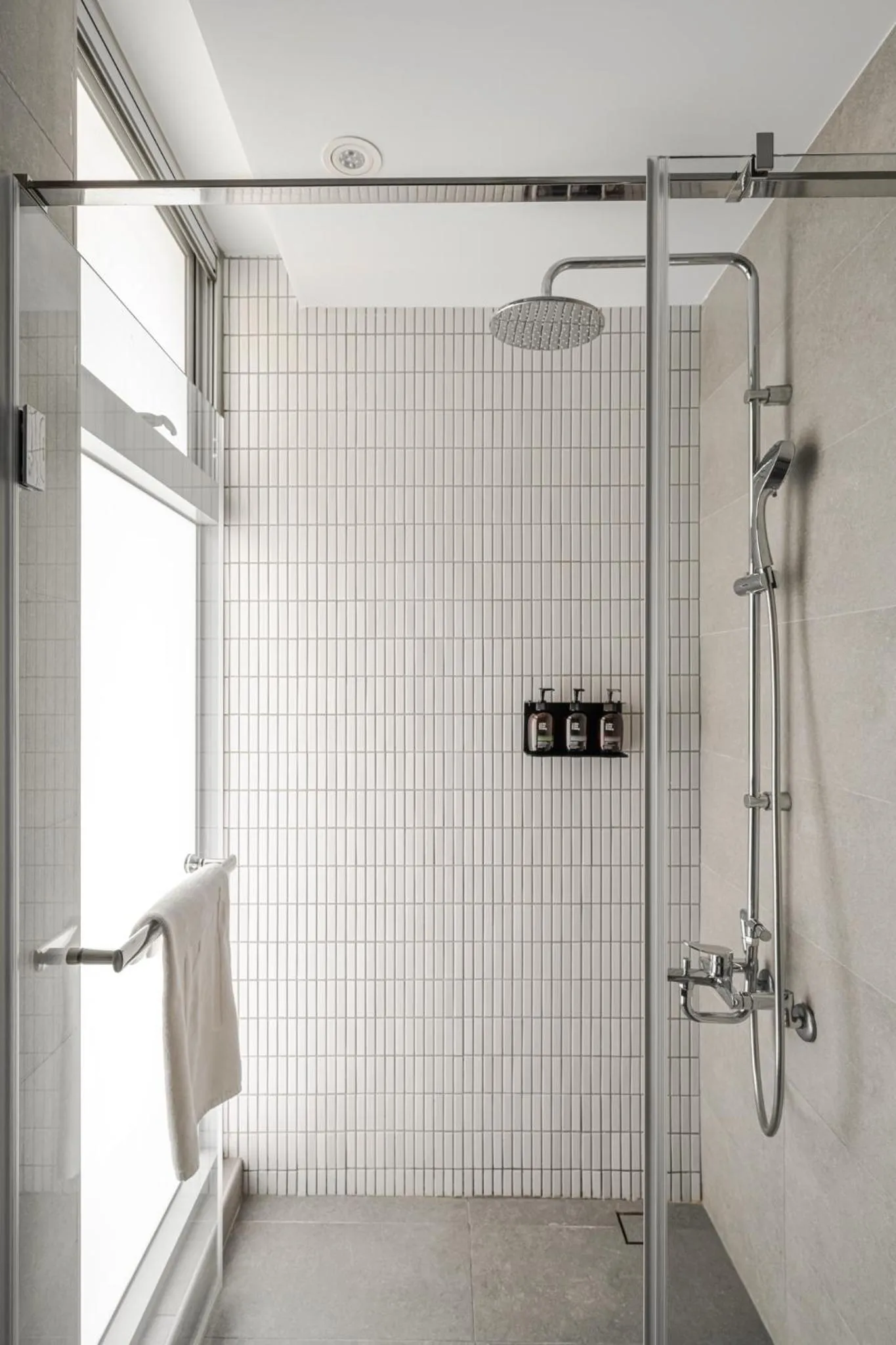 Shower in 1LI7E Hotel