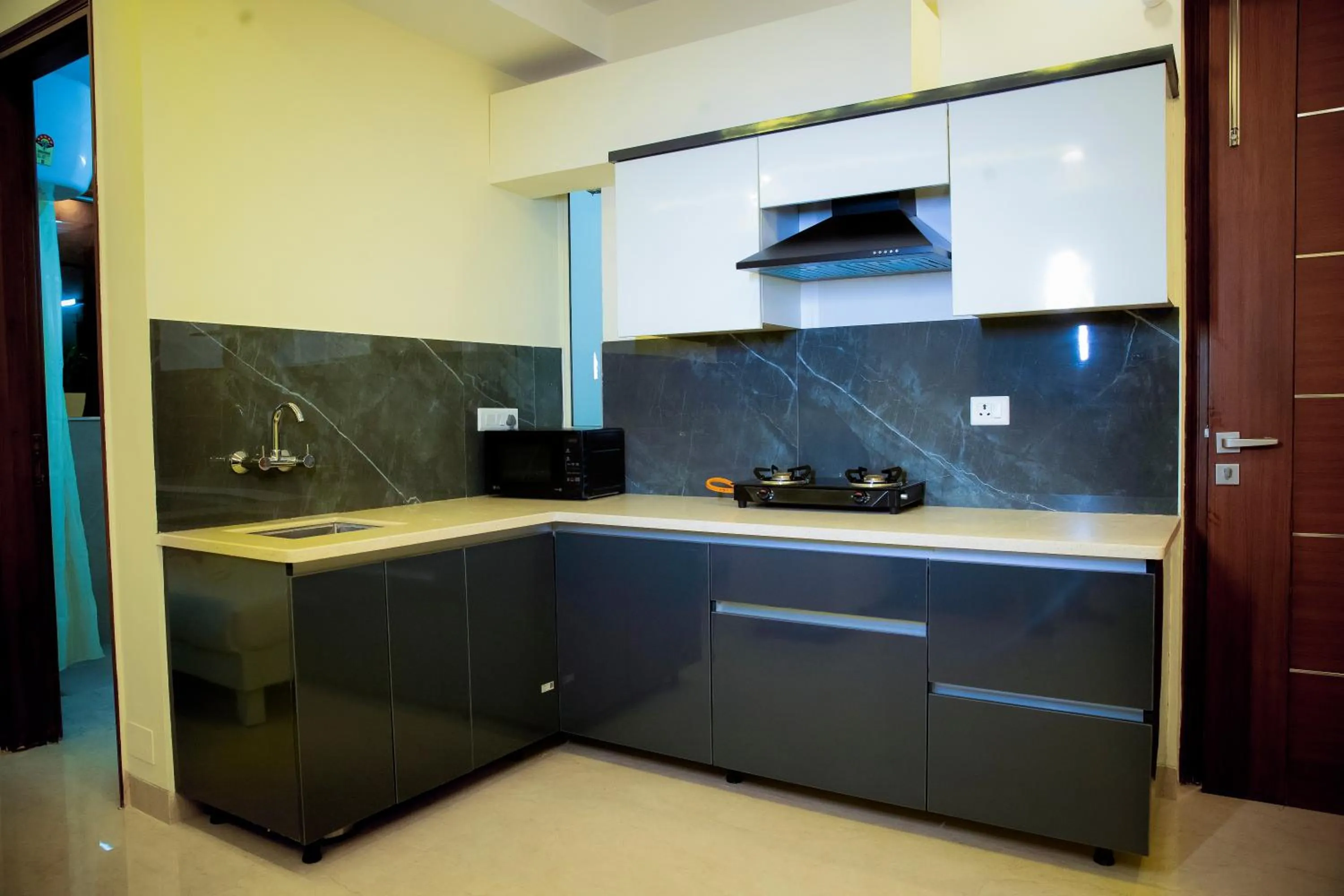 Kitchen or kitchenette in Lime Tree Luxury Studio - Service Apartment Near Artemis Hospital ,Gurgaon
