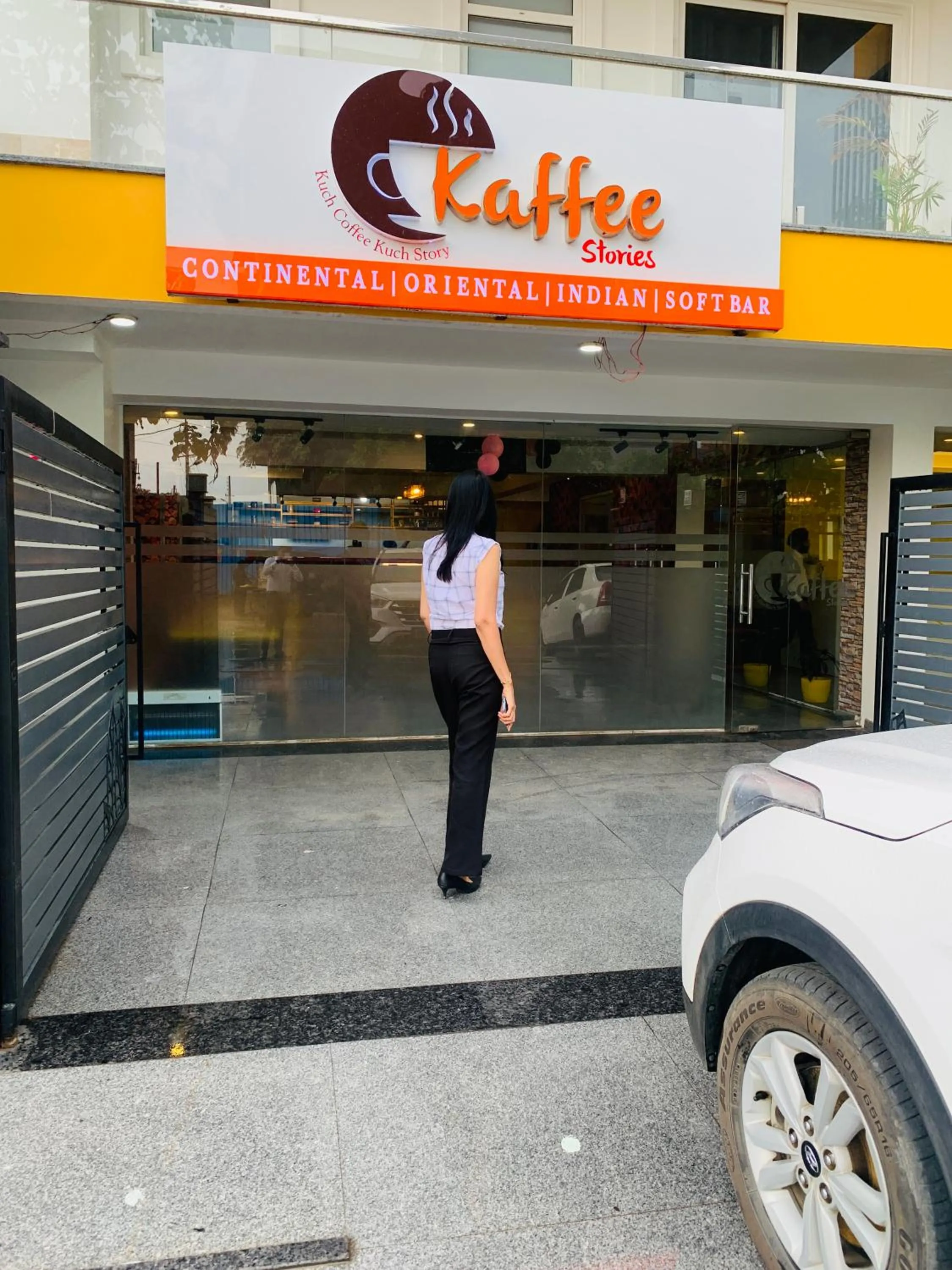 Restaurant/places to eat in Lime Tree Luxury Studio - Service Apartment Near Artemis Hospital ,Gurgaon