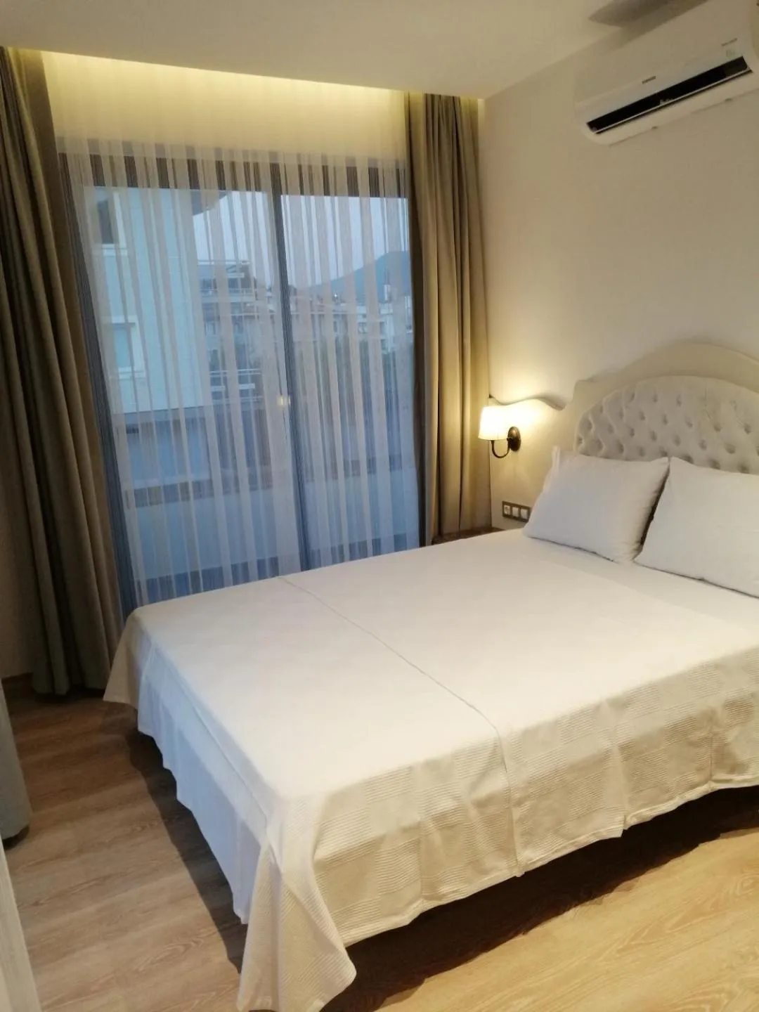 Bedroom, Bed in Channel Suites