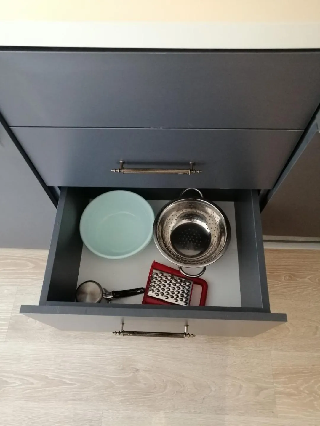 Kitchen or kitchenette in Channel Suites