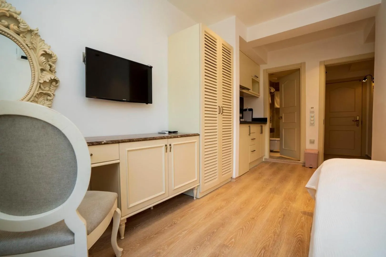 Photo of the whole room, Bed in Channel Suites