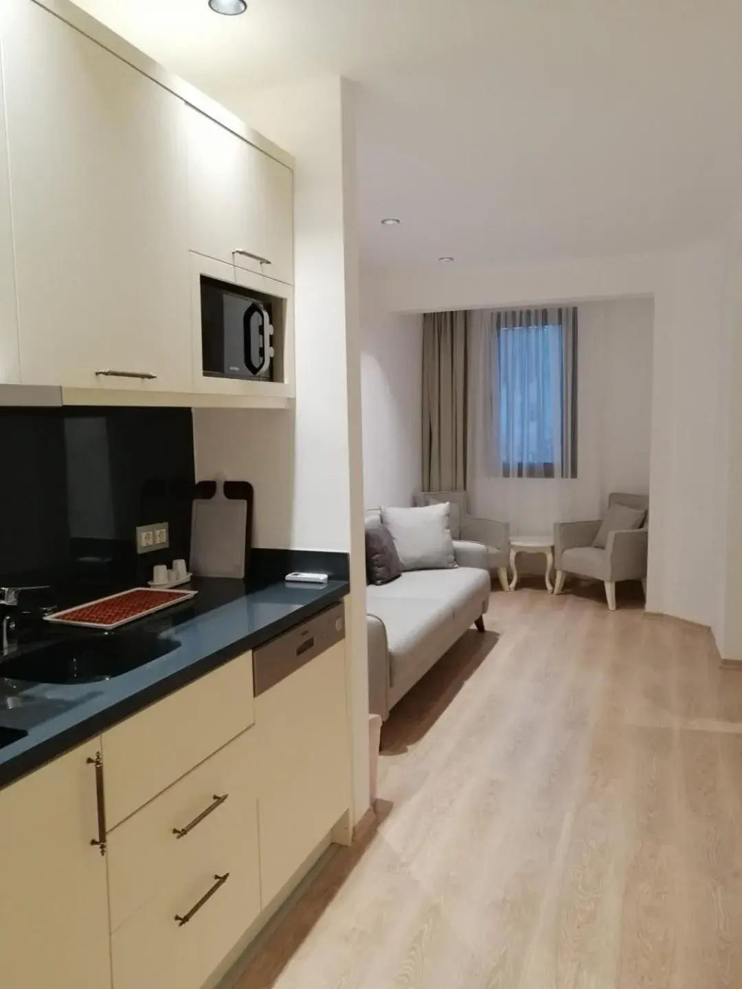 Kitchen or kitchenette, Bed in Channel Suites Kitchen or kitchenette, Bed in Channel Suites