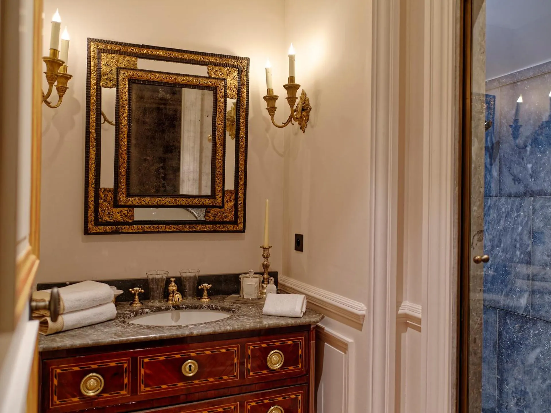 Shower in Relais & Château Louise de La Vallière