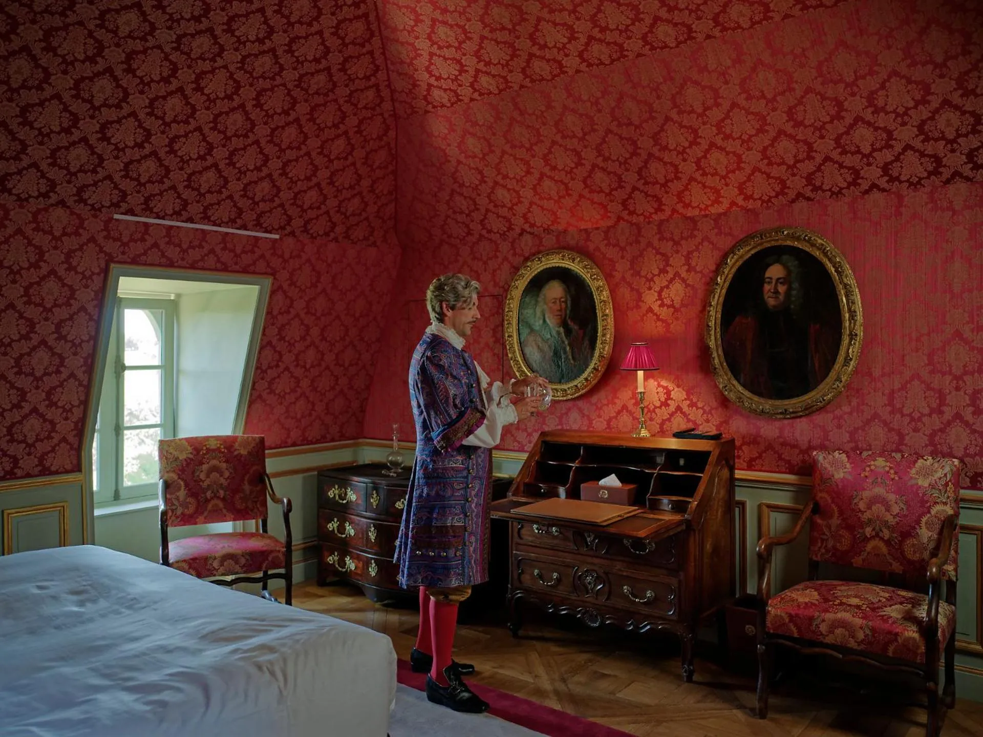 Bedroom, Bed in Relais & Château Louise de La Vallière