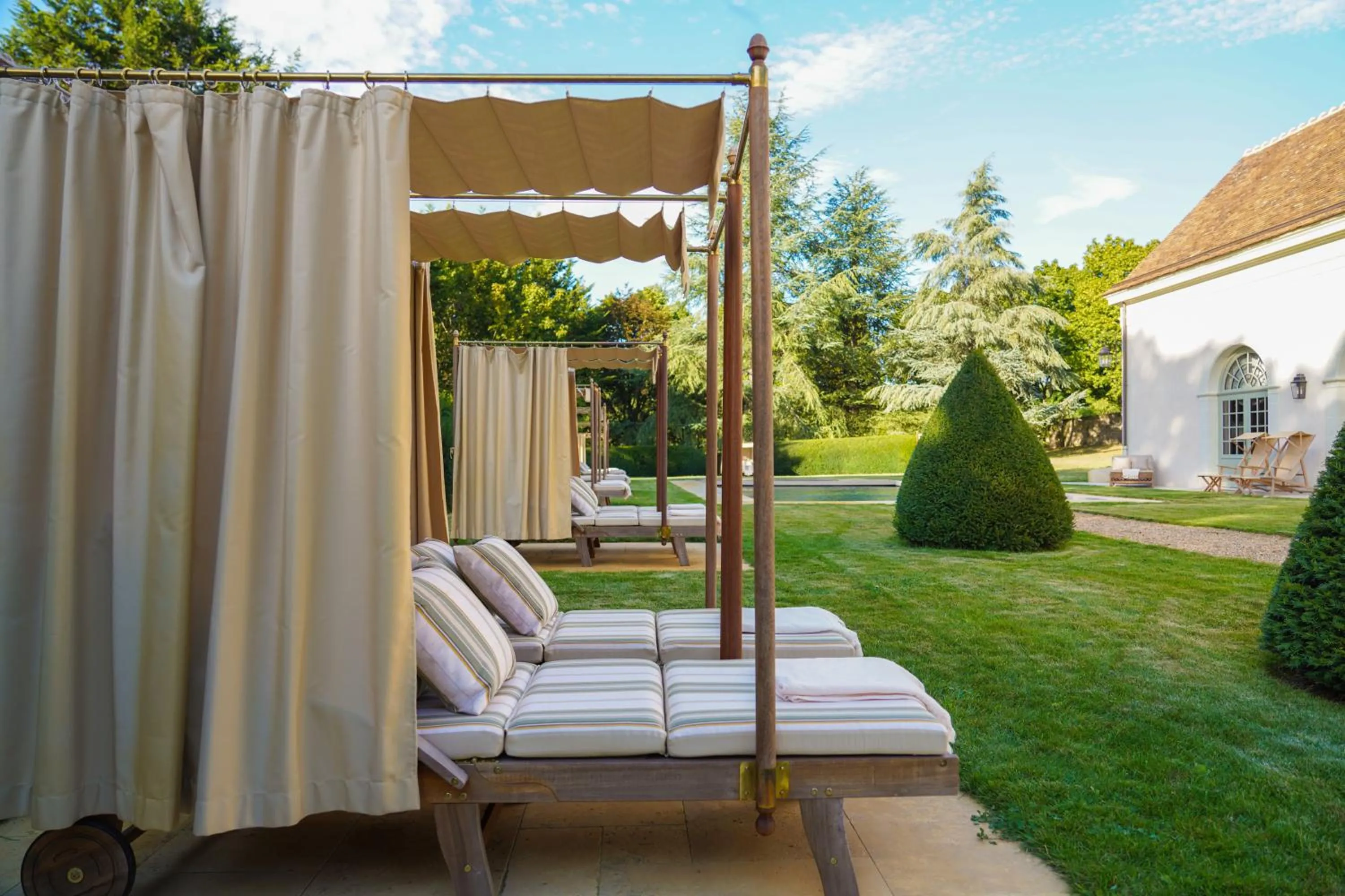 Swimming pool in Relais & Château Louise de La Vallière